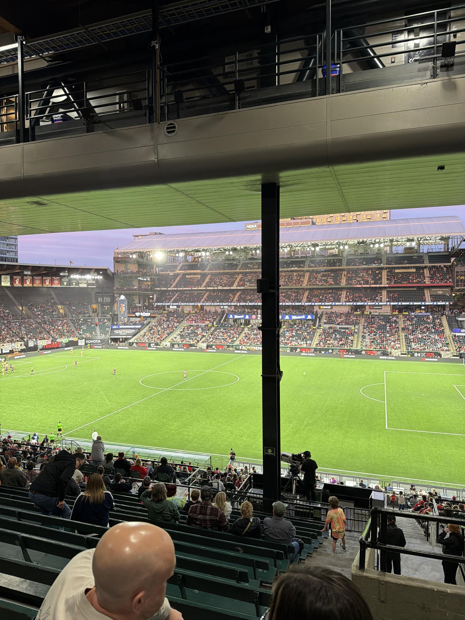 Vue réelle des fans prise de la Section 220 au site Providence Park par Nick V