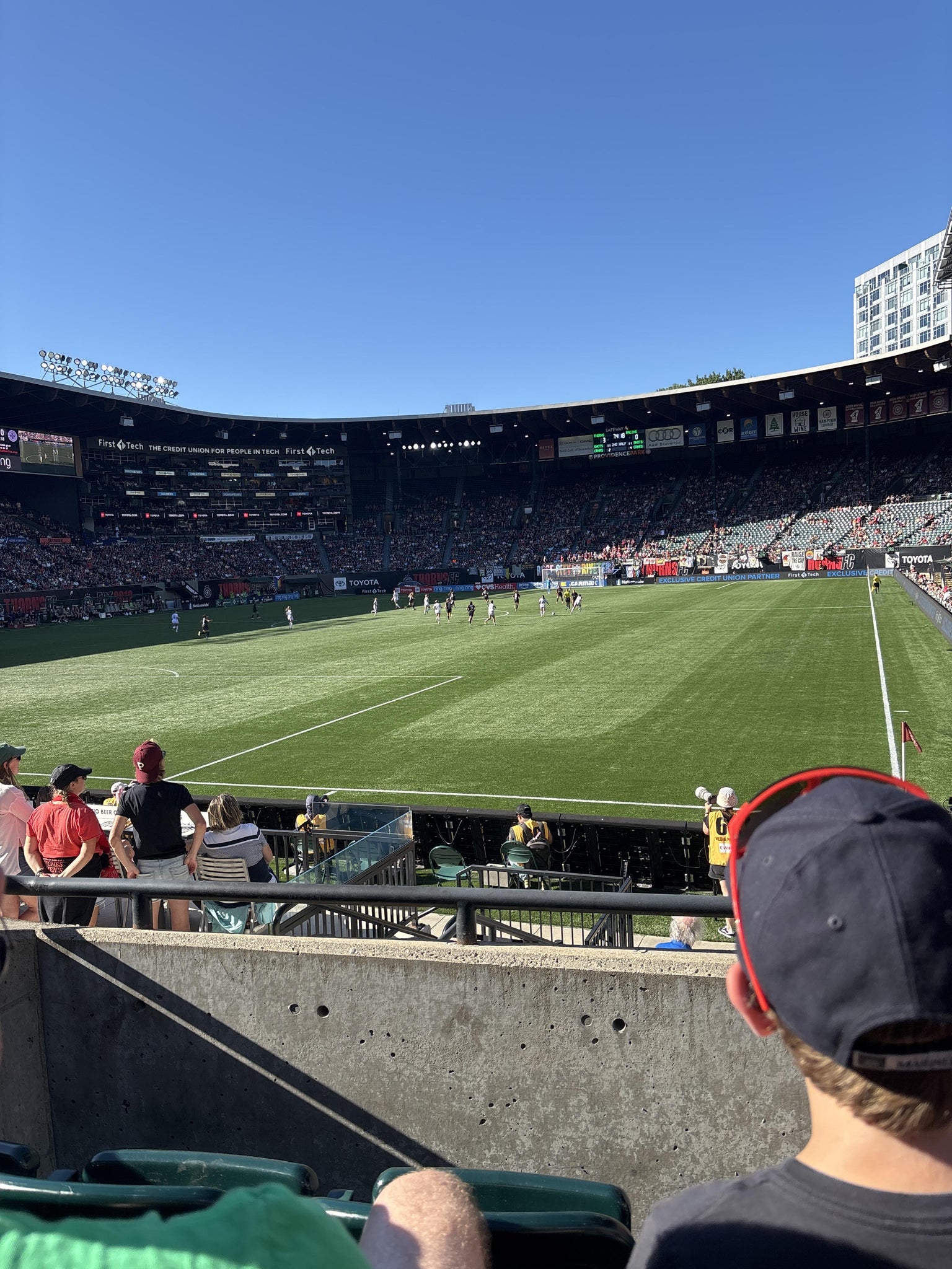 Vue réelle des fans prise de la Section 92 au site Providence Park par Kristen P