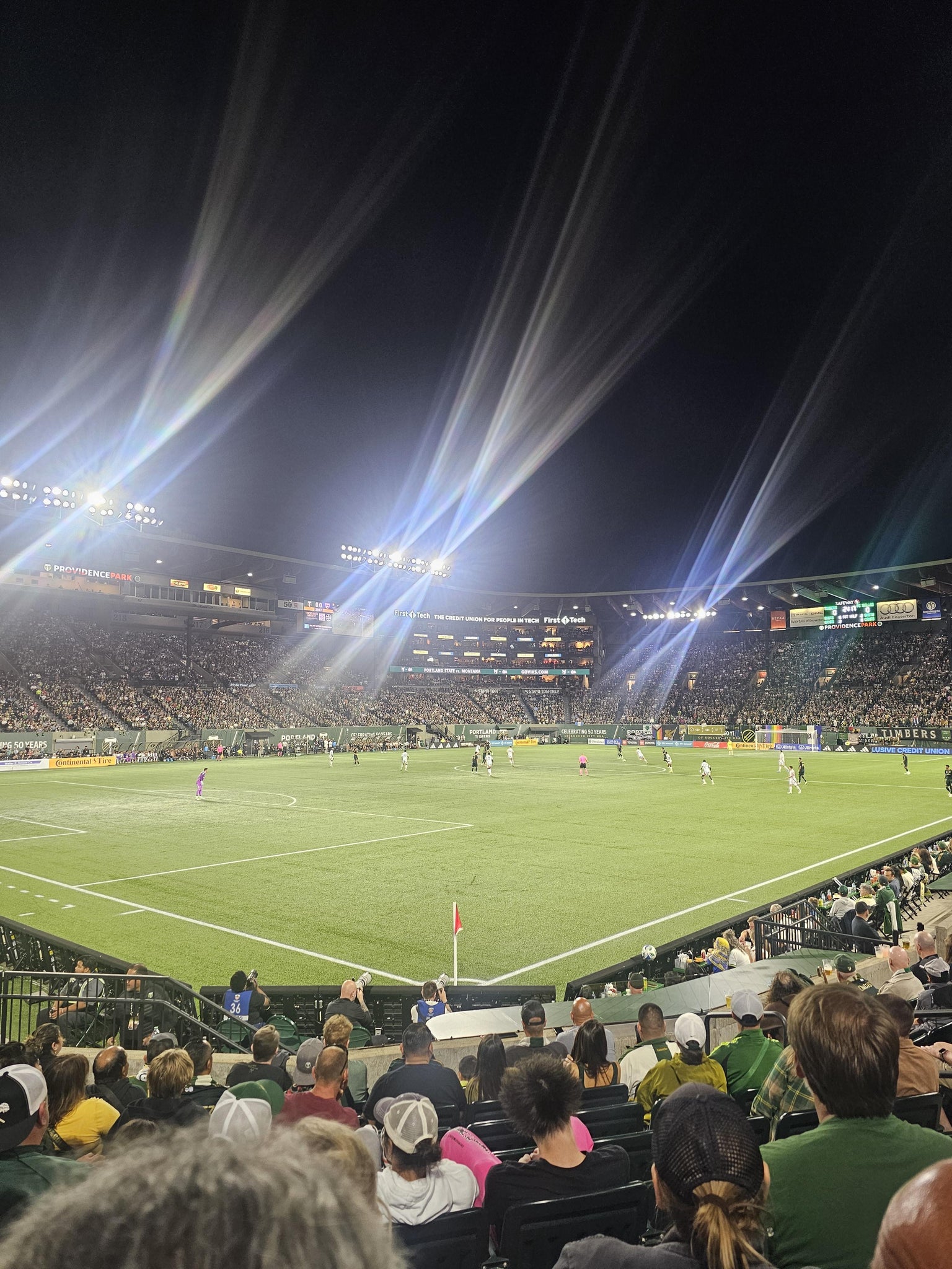 Vue réelle des fans prise de la Section 93 au site Providence Park par Miguel C