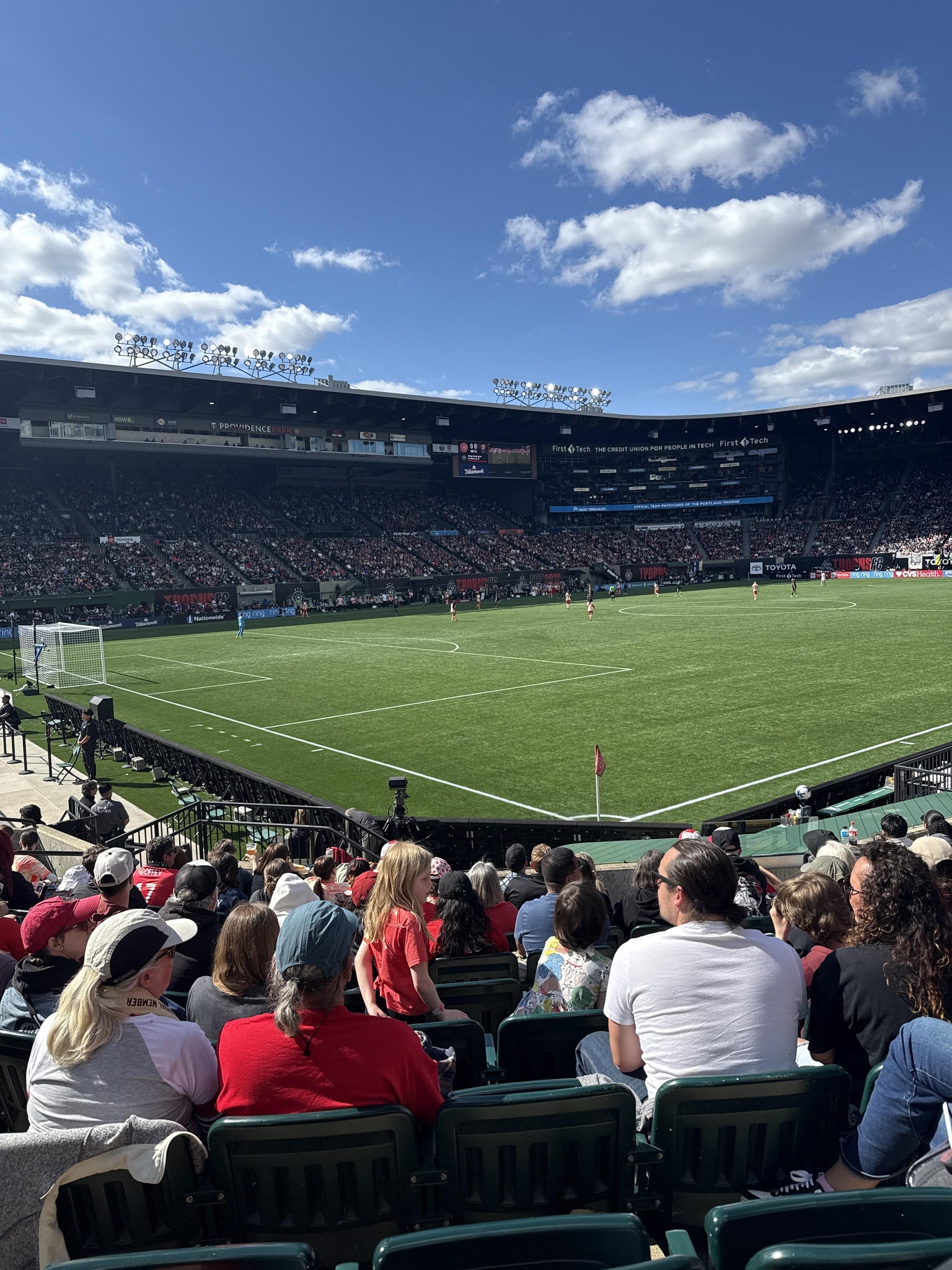 Vue réelle des fans prise de la Section 93 au site Providence Park par Michael S