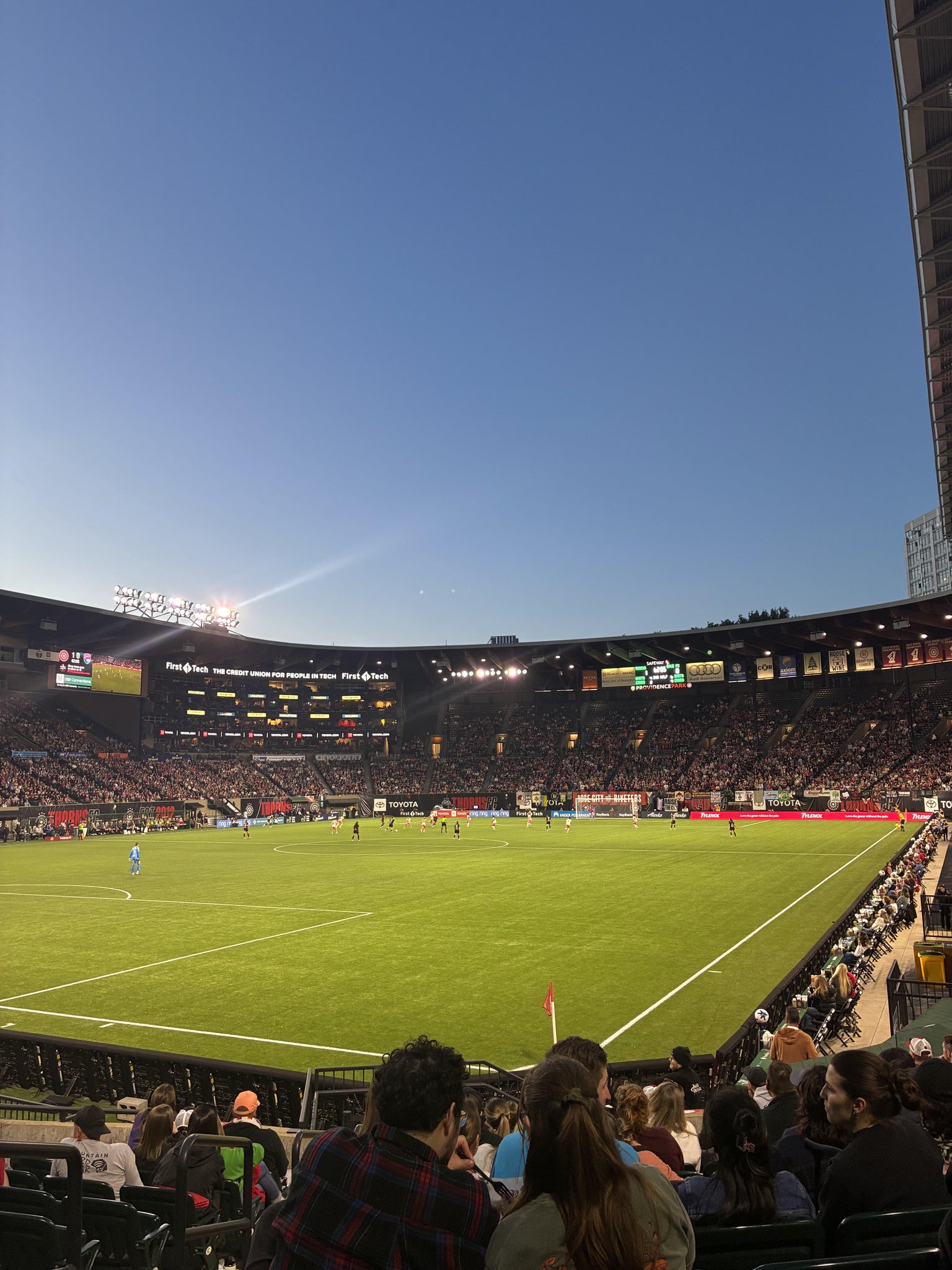 Vue réelle des fans prise de la Section 94 au site Providence Park par Kawanne S