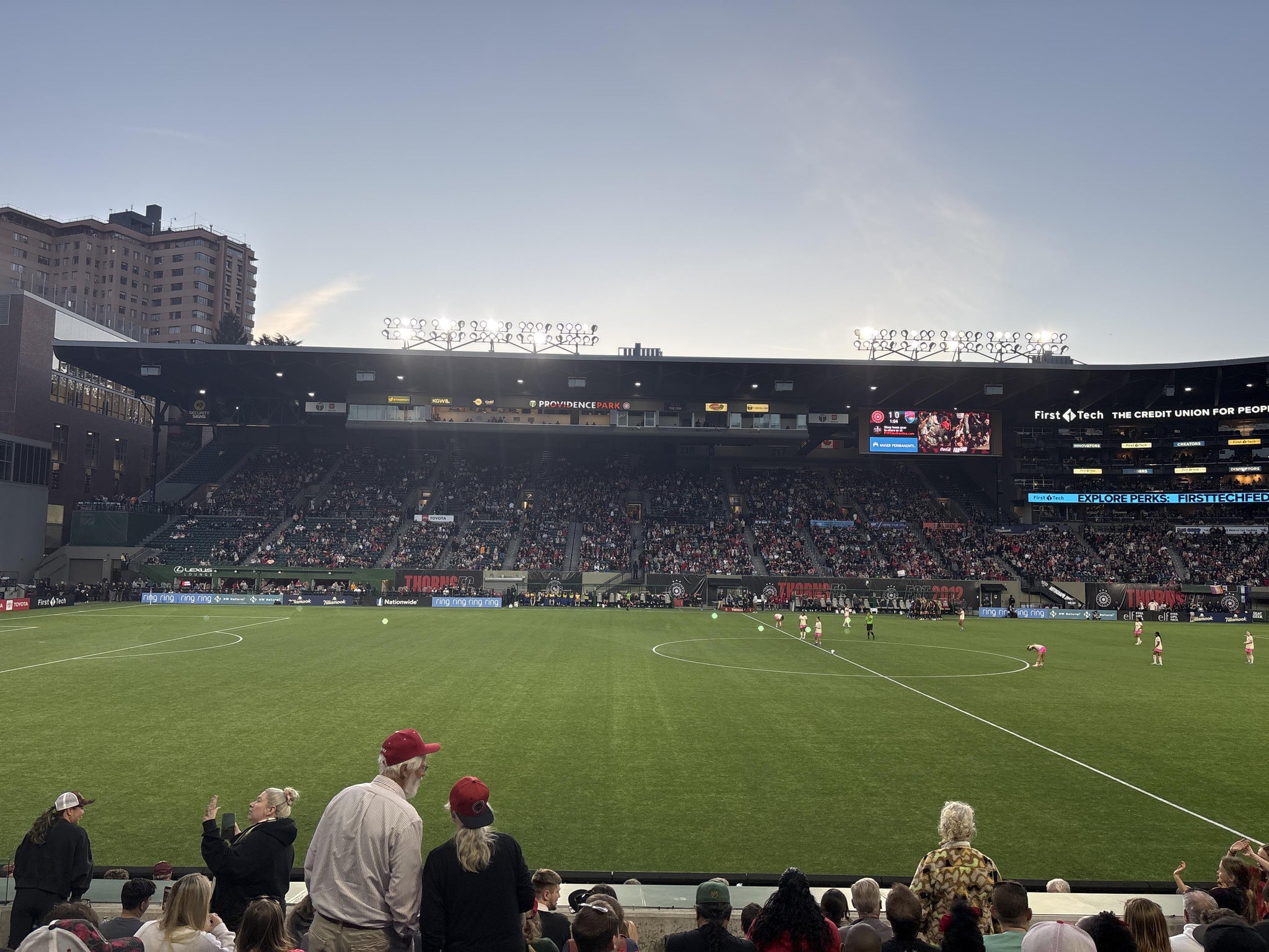 Vue réelle des fans prise de la Club 2 au site Providence Park par Shawn B