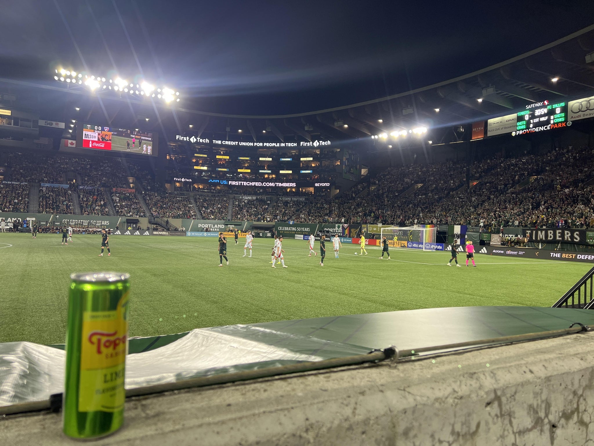 Vue réelle des fans prise de la Club 4 au site Providence Park par Jodee K