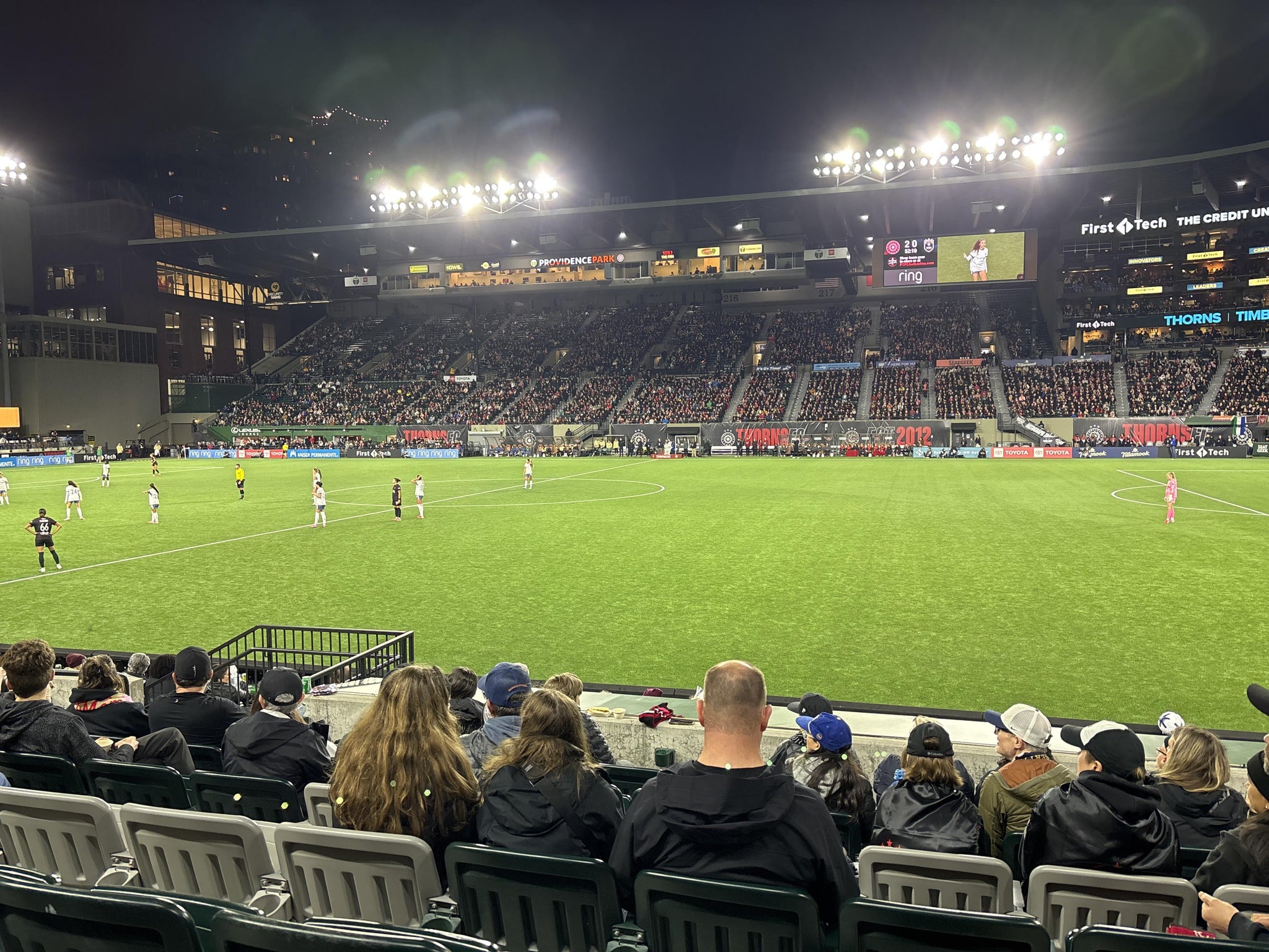Vue réelle des fans prise de la Club 5 au site Providence Park par Charles P