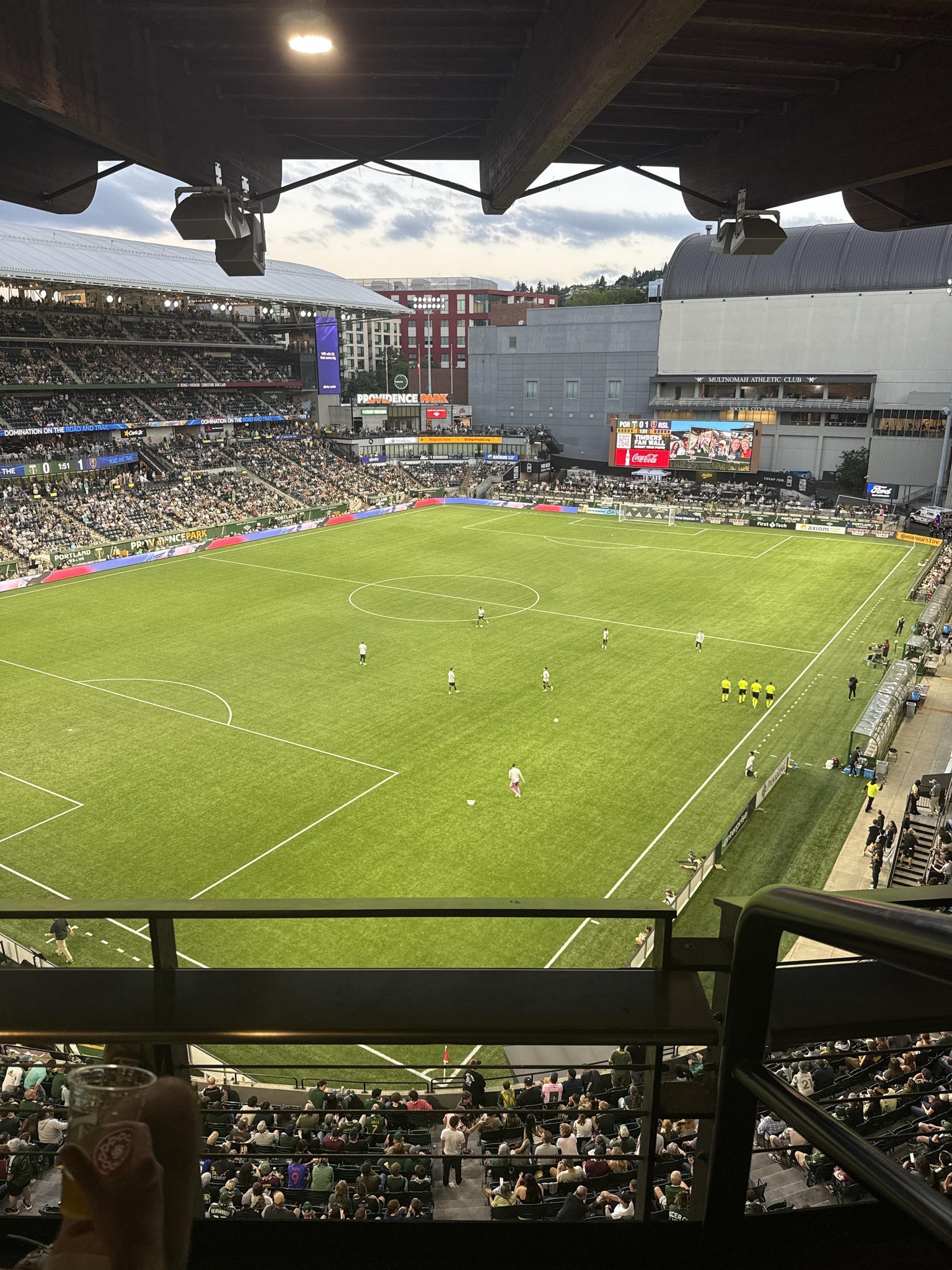 Vue réelle des fans prise de la Suite 25 au site Providence Park par Nate W