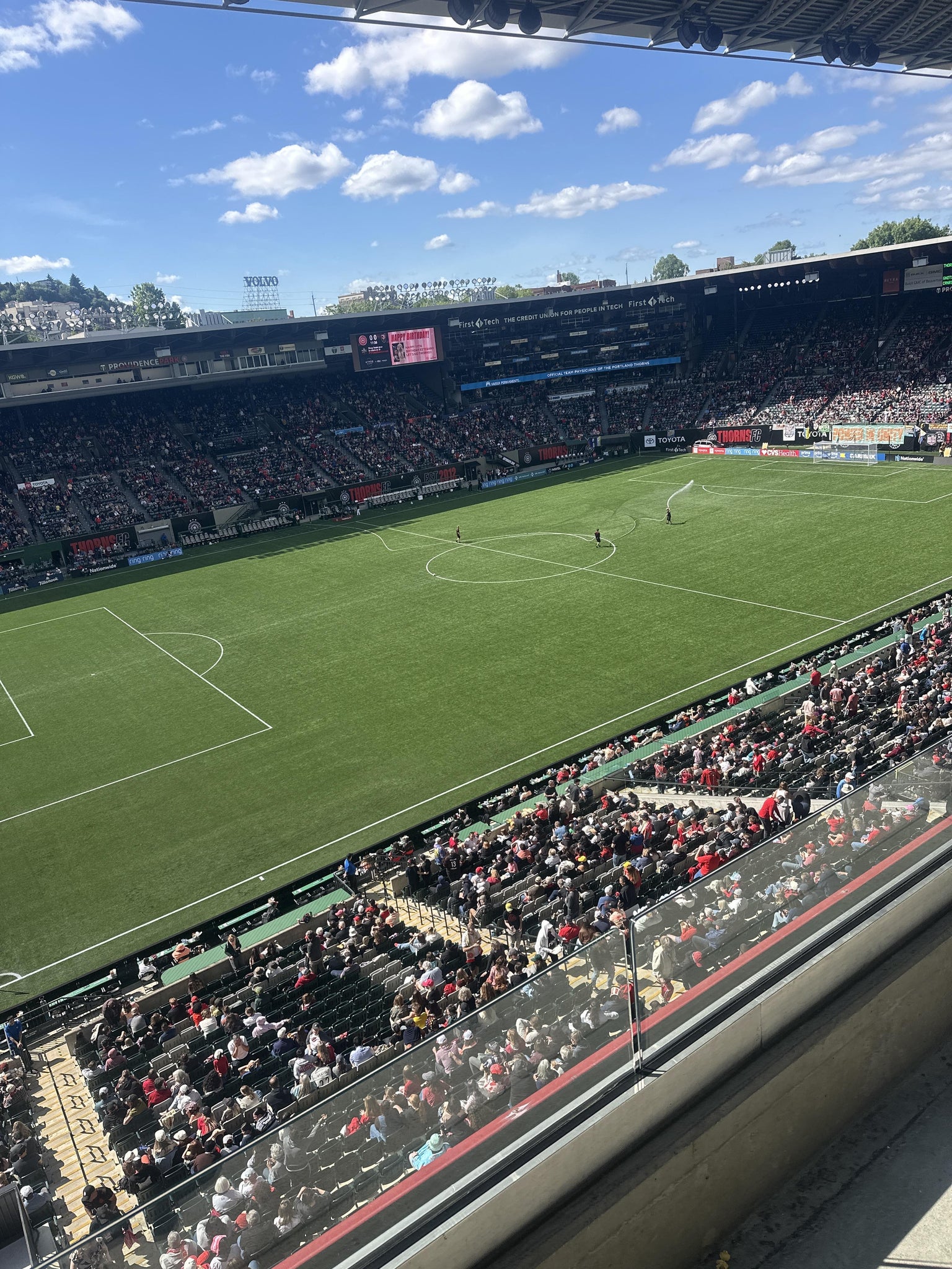 Vue réelle des fans prise de la Toyota Terrace East 1 au site Providence Park par Josue J