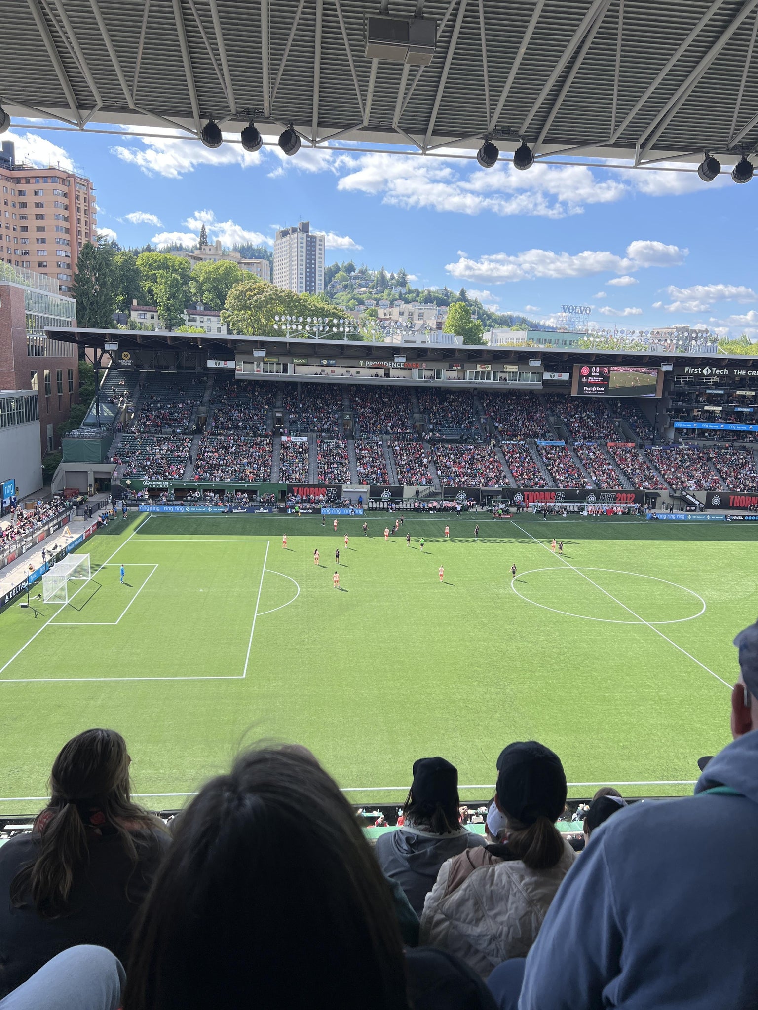 Vue réelle des fans prise de la Toyota Terrace East 3 au site Providence Park par Sabra D