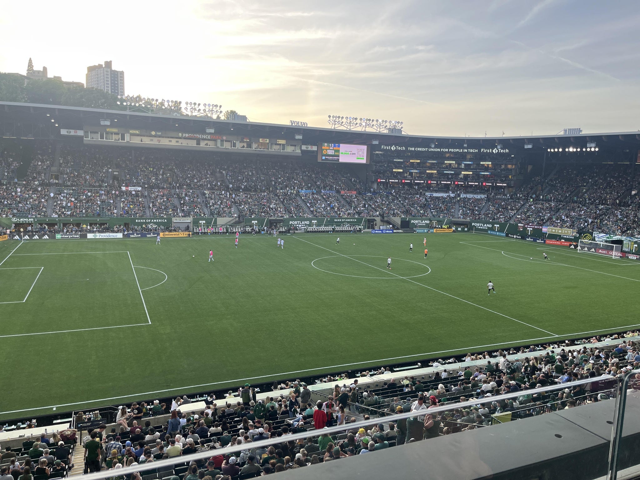 Vue réelle des fans prise de la Section TR 2 au site Providence Park par Connie J