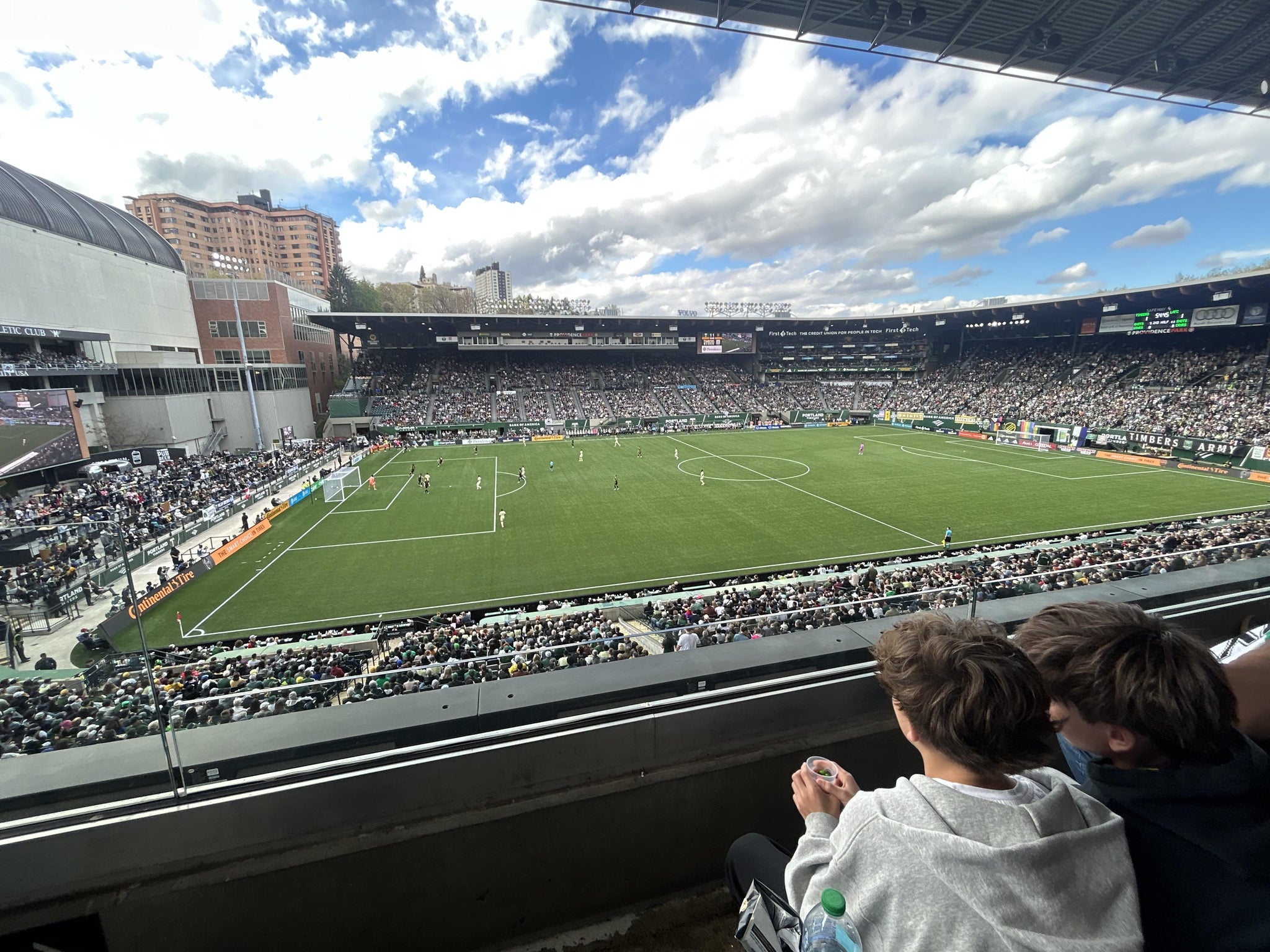 Vue réelle des fans prise de la Section TR 3 au site Providence Park par Paul S
