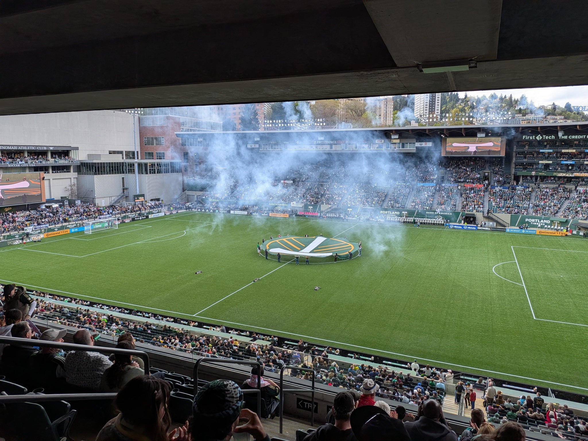 Vue réelle des fans prise de la Section TR 8 au site Providence Park par Chang L