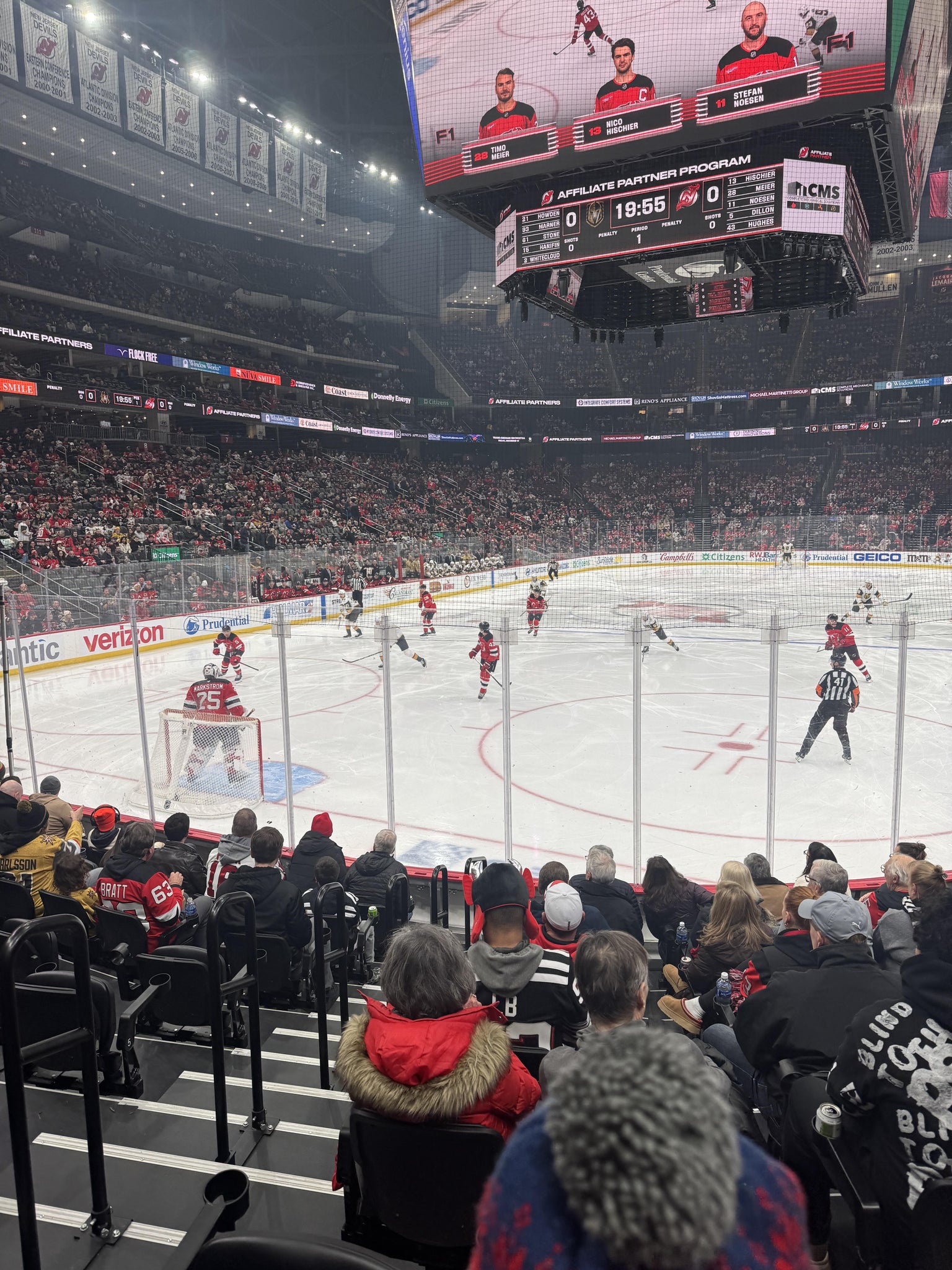Vue réelle des fans prise de la Section 15 au site Prudential Center par Sean I