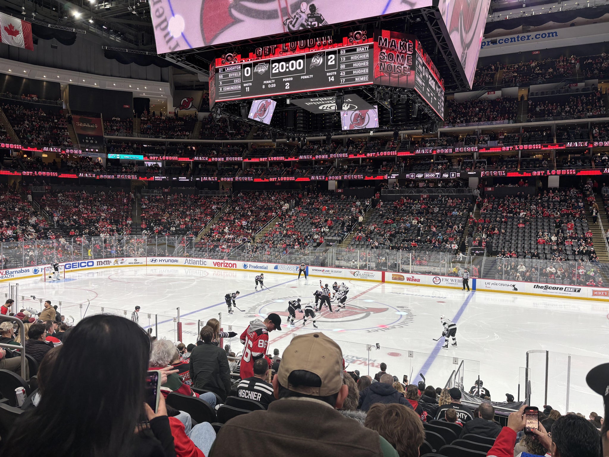 Vue réelle des fans prise de la Section 9 au site Prudential Center par Sarabeswaran B