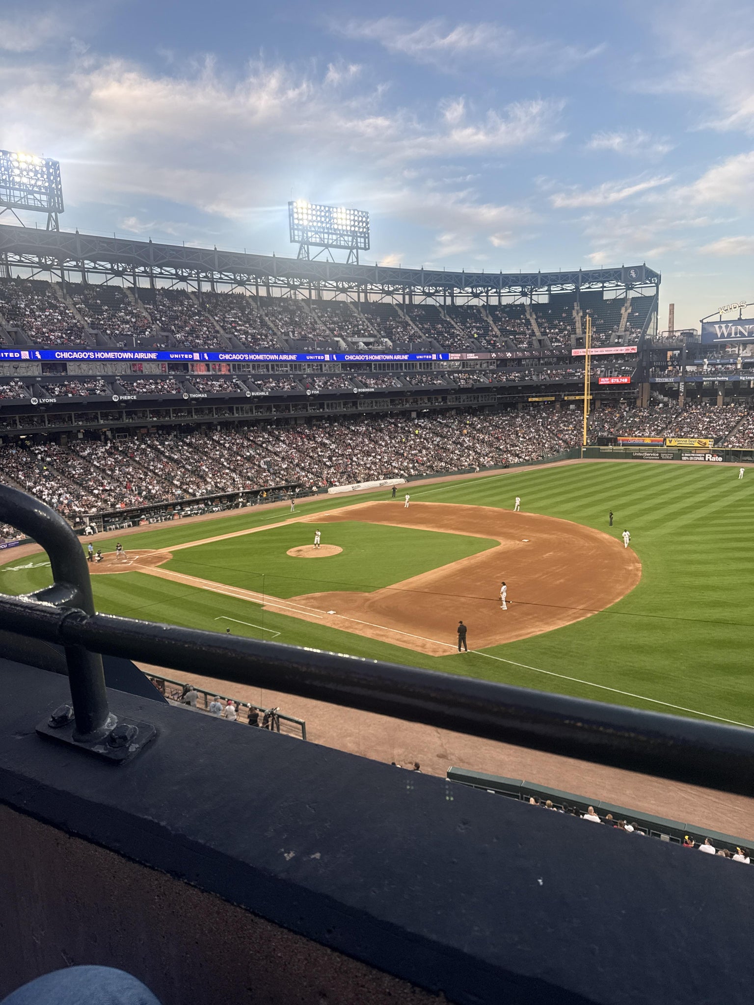 Vue réelle des fans prise de la Section 318 au site Rate Field par Claralyn B