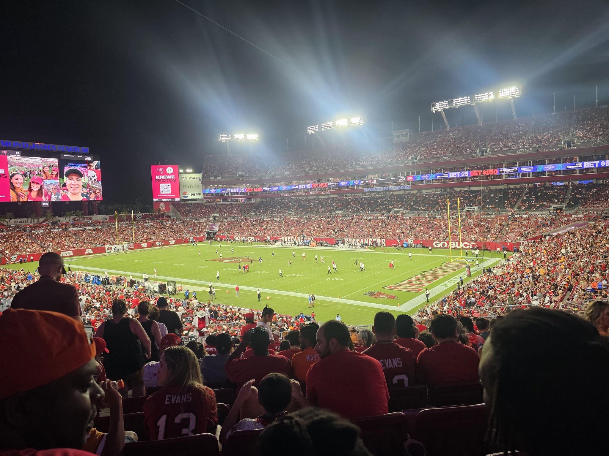 Vue réelle des fans prise de la Section 243 au site Raymond James Stadium par Amanda S
