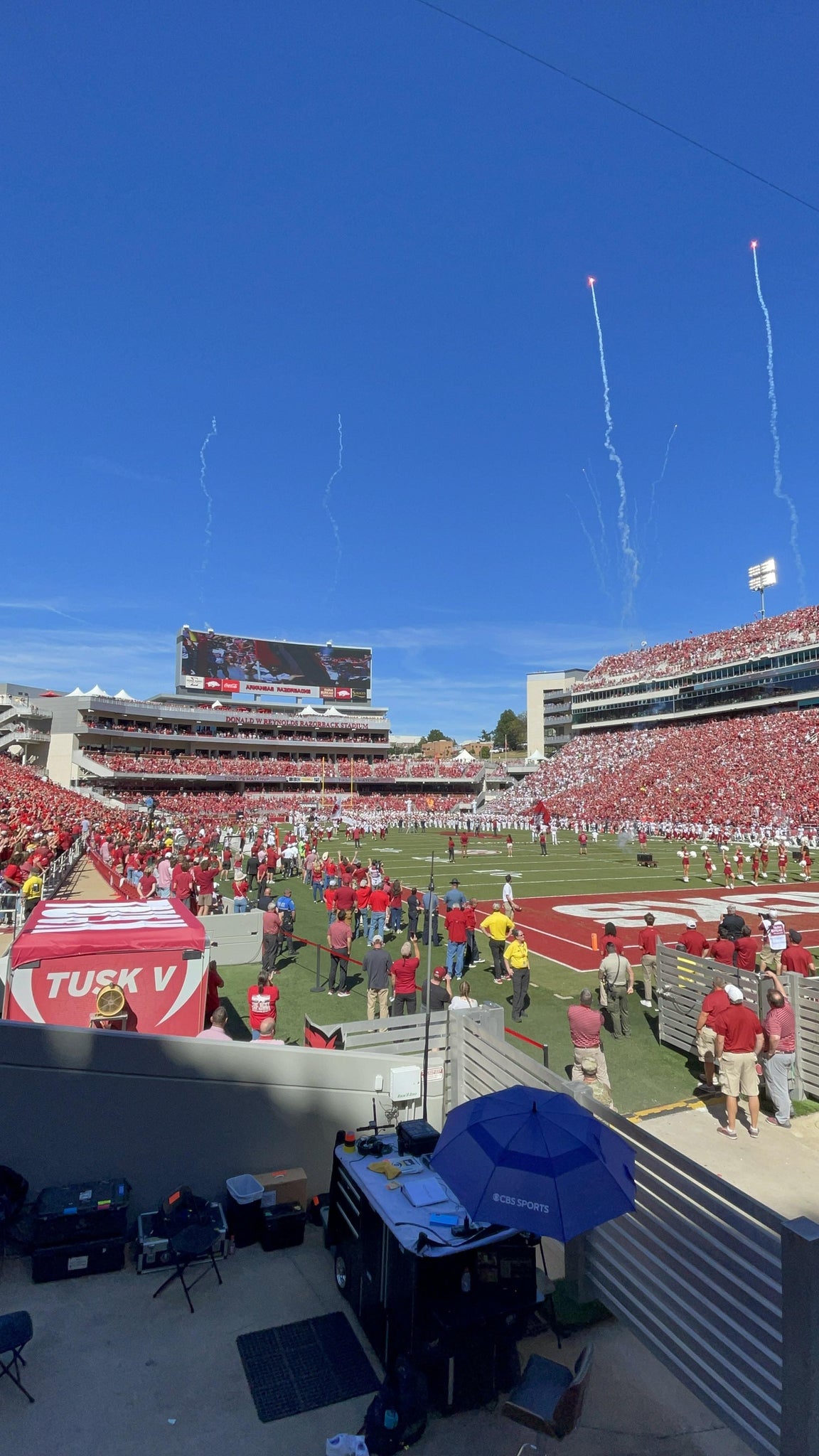 Vue réelle des fans prise de la Section 137 au site Razorback Stadium par Jared A
