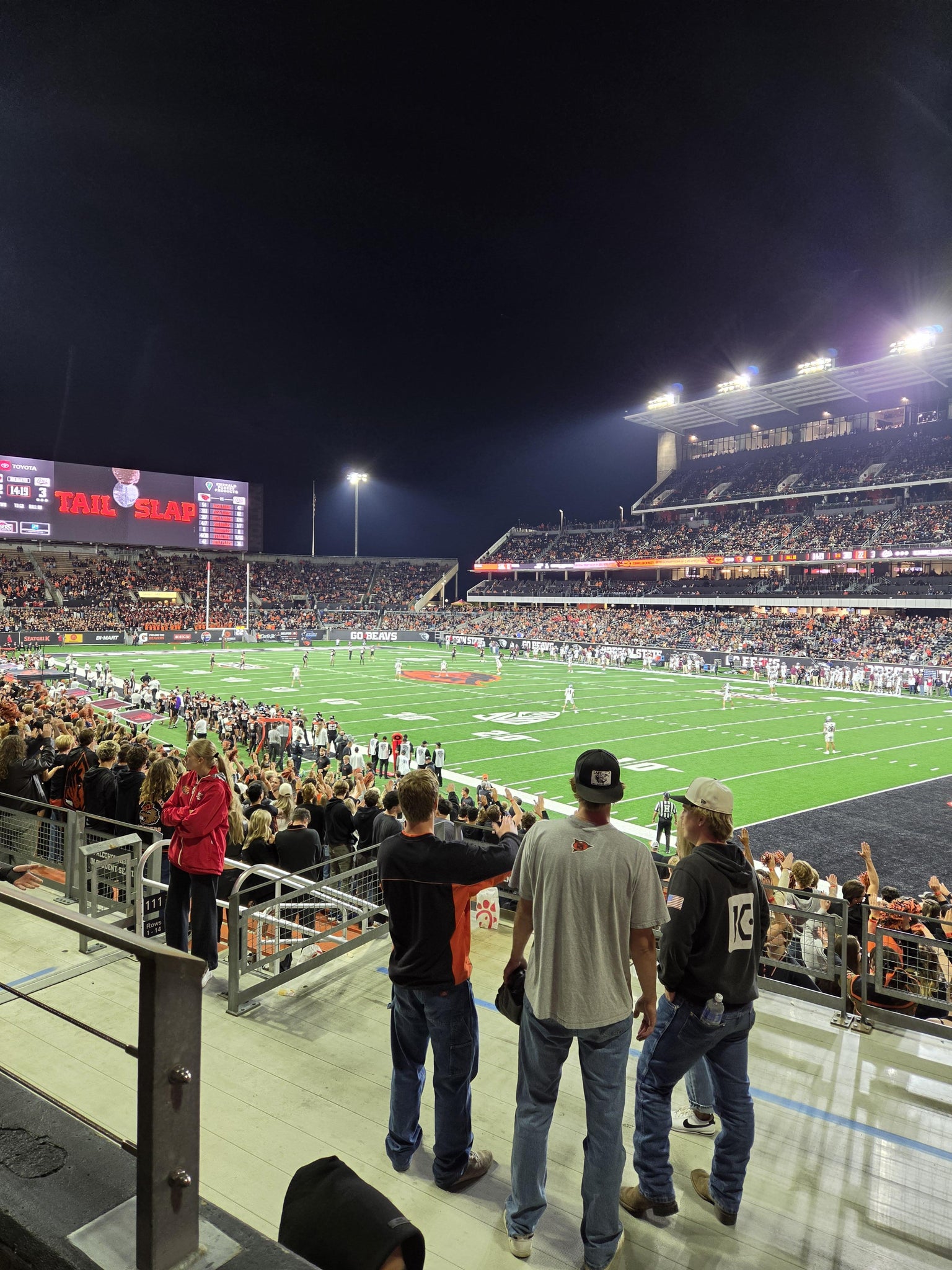 Vue réelle des fans prise de la Section 111 au site Reser Stadium par Adam J