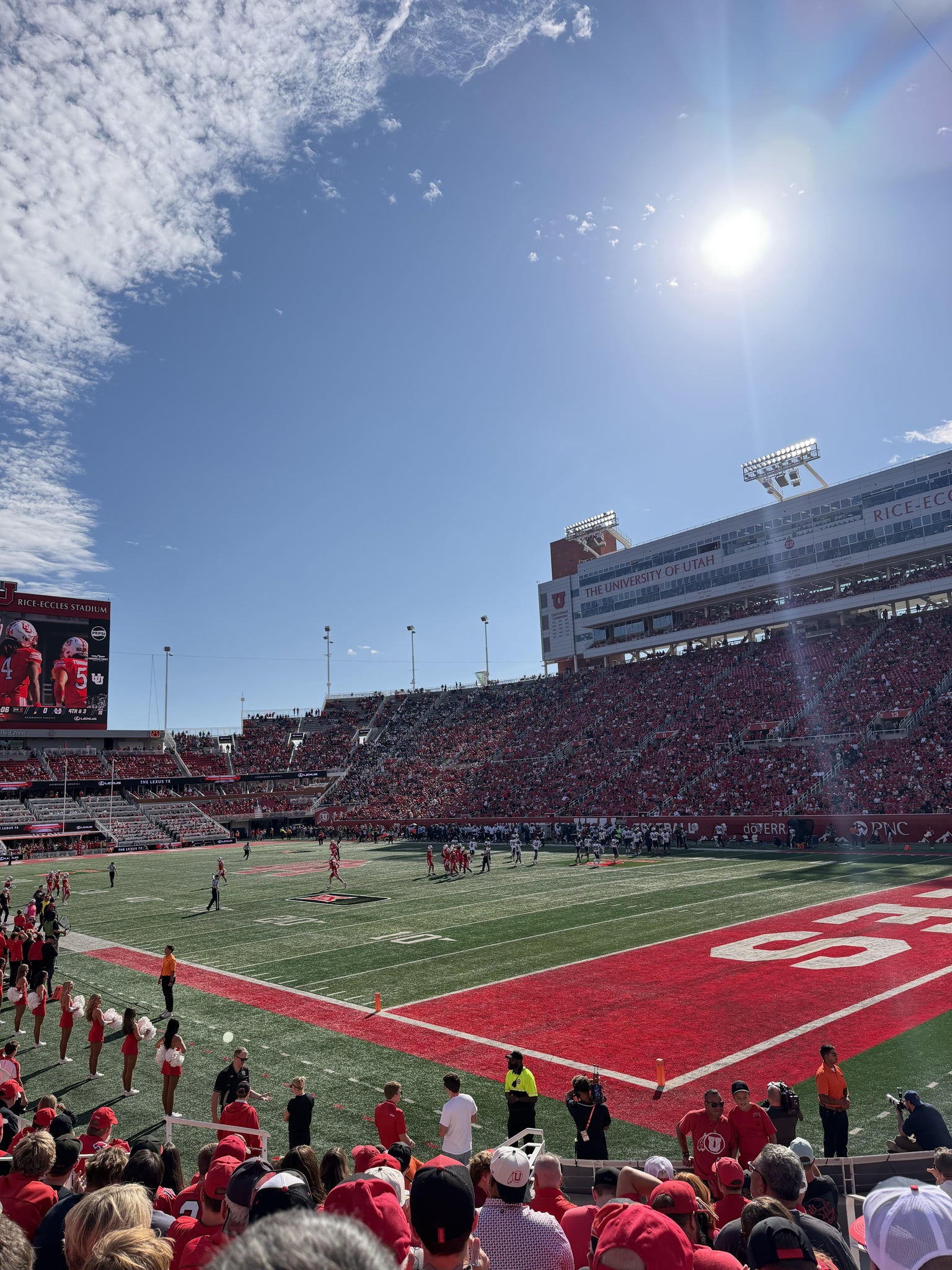 Vue réelle des fans prise de la Section 29 au site Rice-Eccles Stadium par Adyson S
