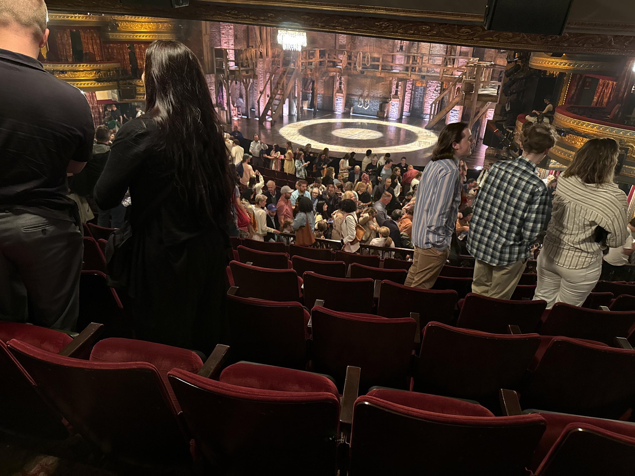Vue réelle des fans prise de la Orchestra au site Richard Rodgers Theatre par Content T