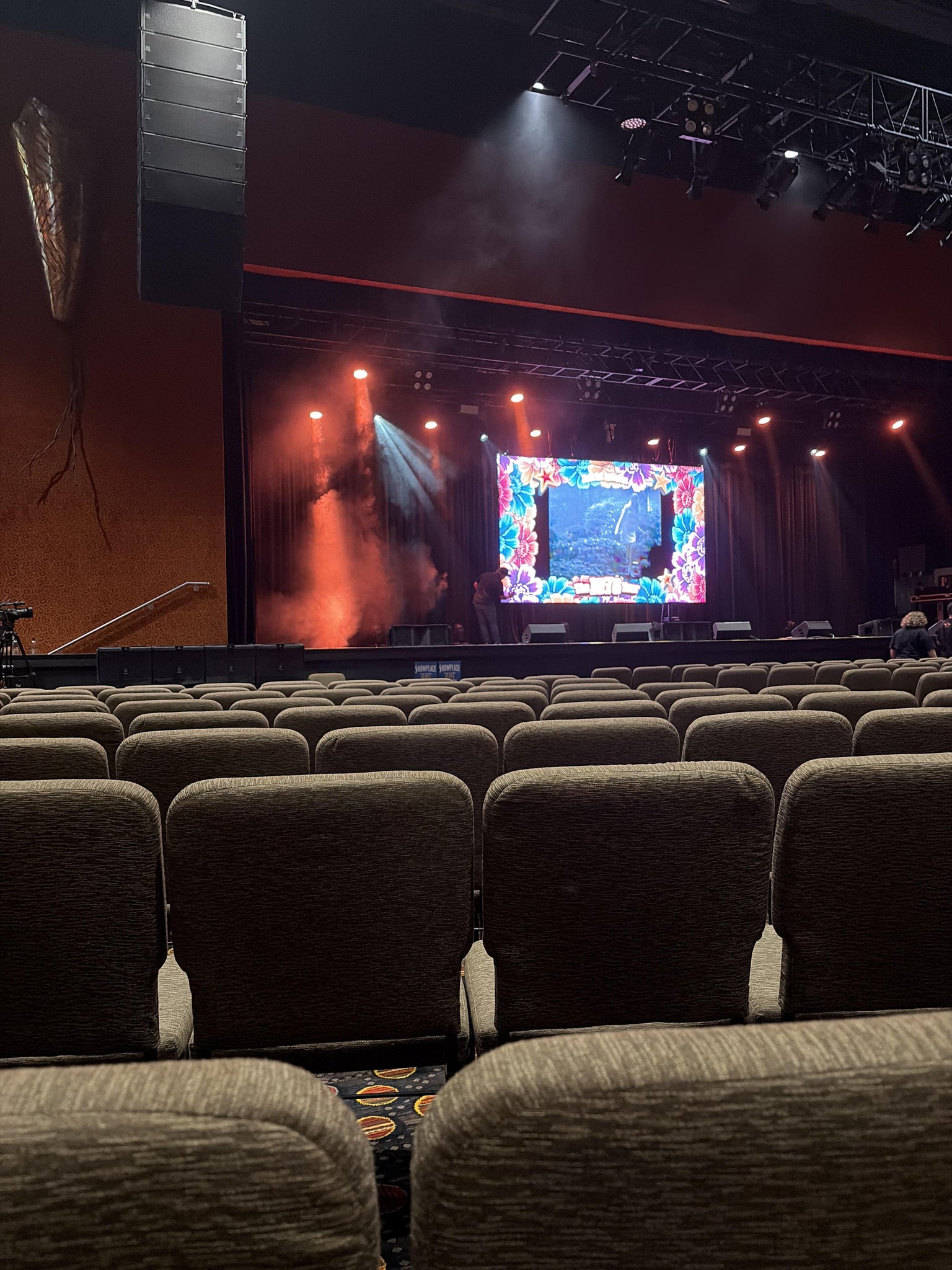 Vue réelle des fans prise de la Elite 101 au site Riverwind Casino par Rainie dae M