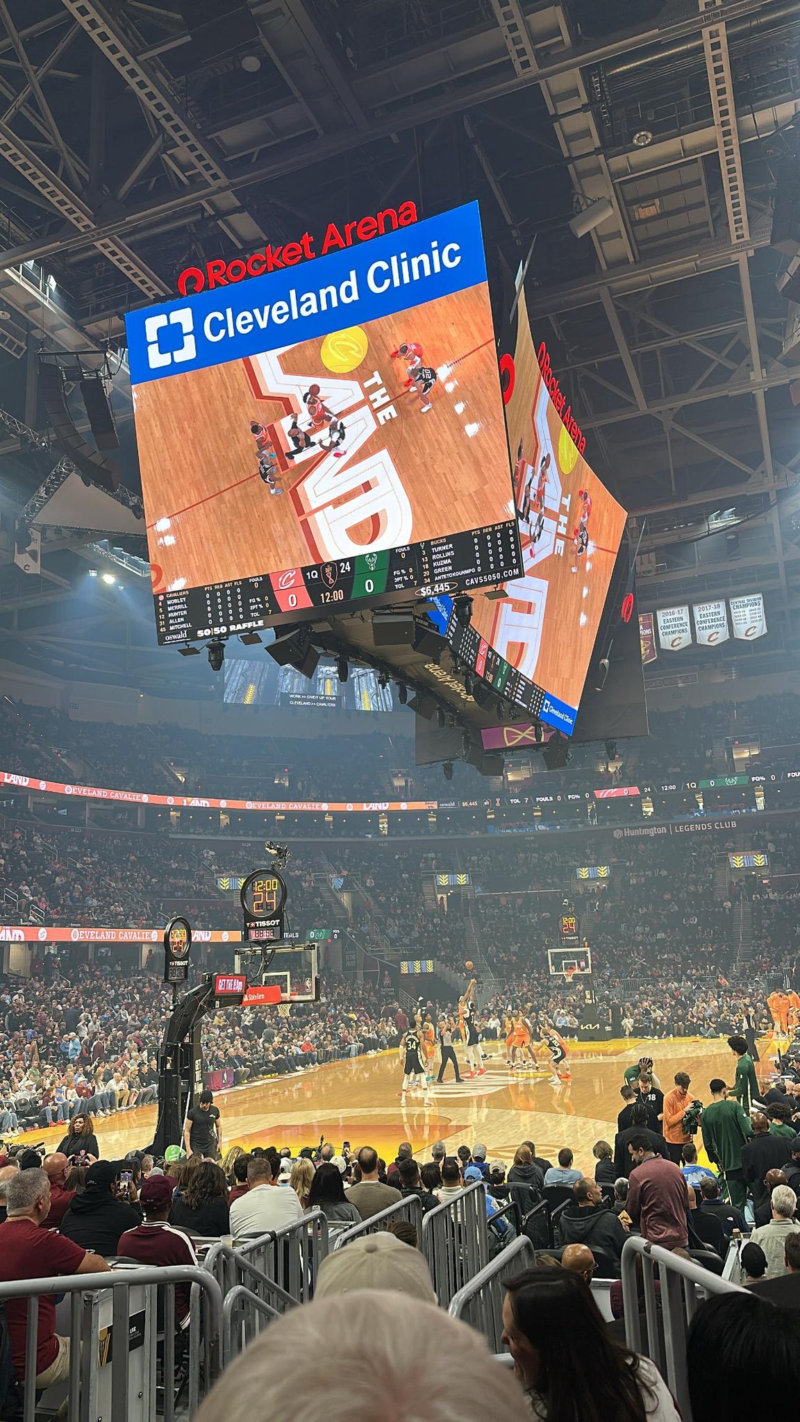 Vue réelle des fans prise de la Section 112 au site Rocket Arena par Matthew P