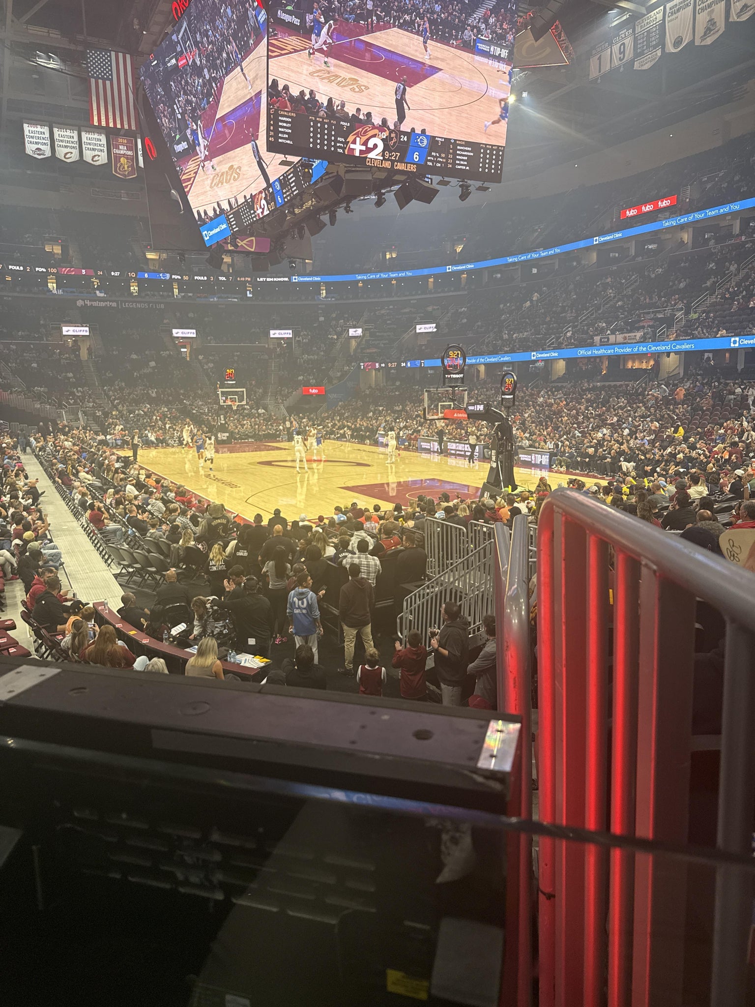 Vue réelle des fans prise de la Section 116 au site Rocket Arena par James J
