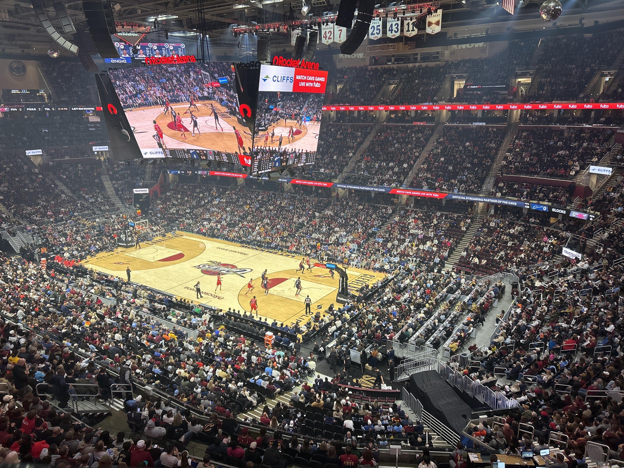 Vue réelle des fans prise de la Section 206 au site Rocket Arena par Christine C