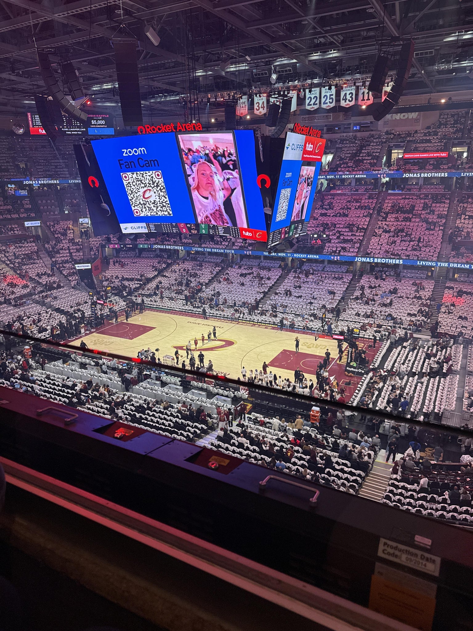 Vue réelle des fans prise de la Section 207 au site Rocket Arena par Stacy I