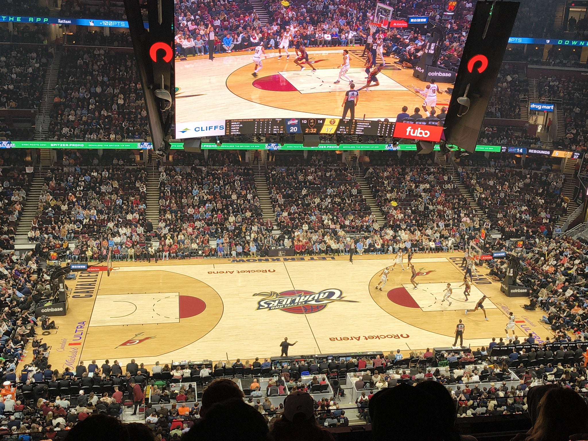 Vue réelle des fans prise de la Section 210 au site Rocket Arena par Phil P