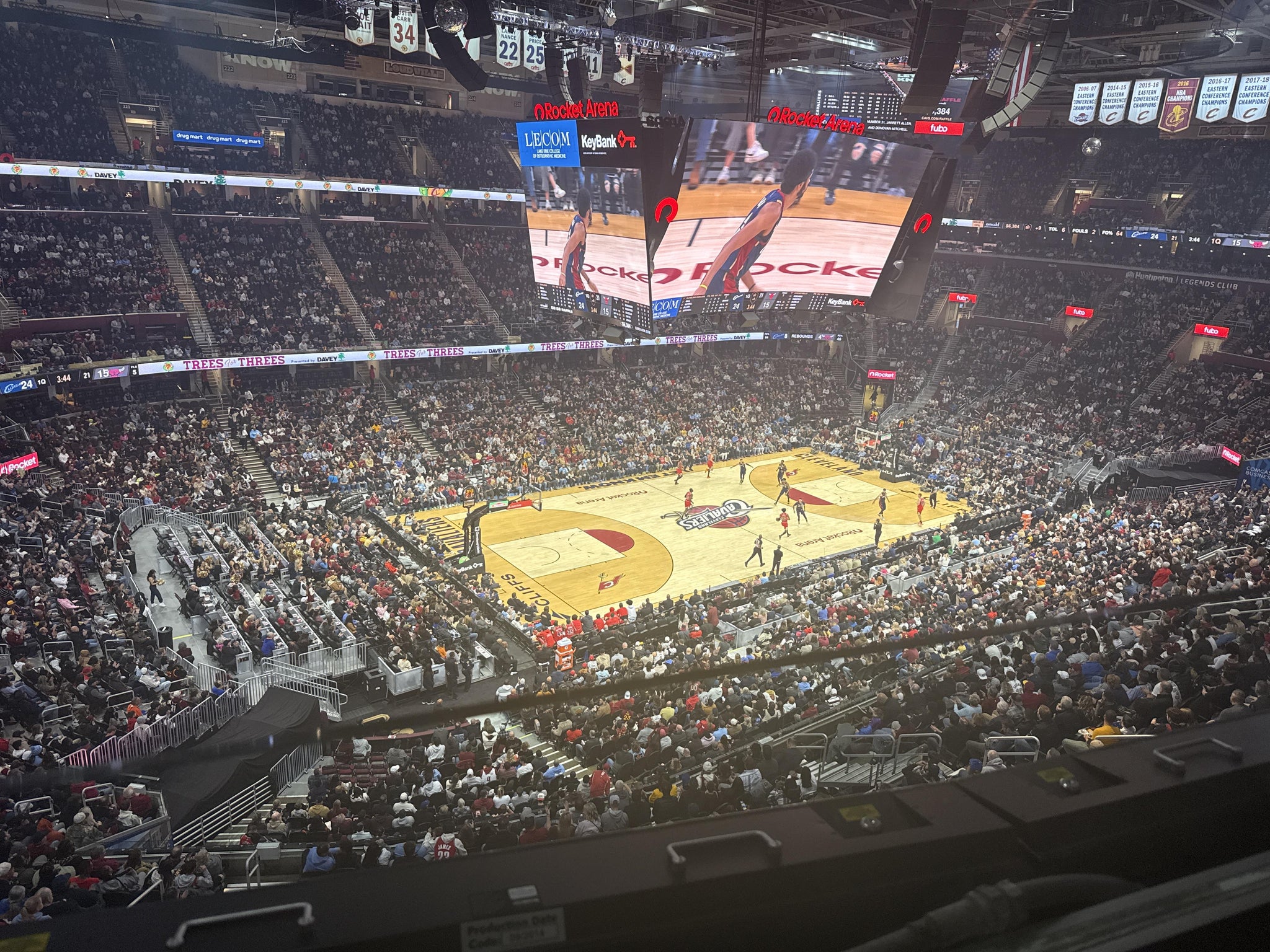 Vue réelle des fans prise de la Section 213 au site Rocket Arena par Justin H