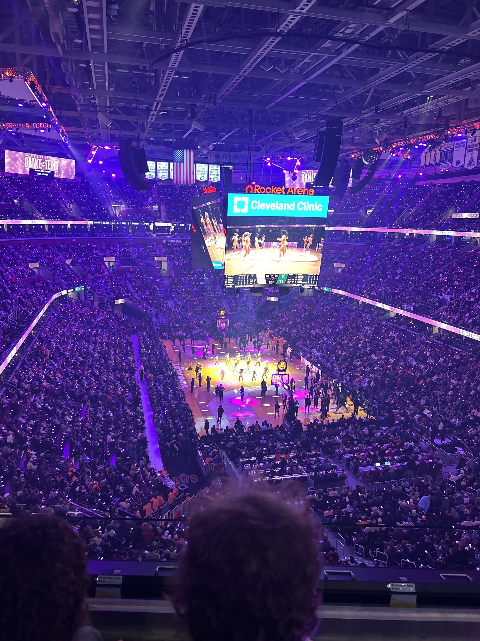 Vue réelle des fans prise de la Section 217 au site Rocket Arena par Dominic W