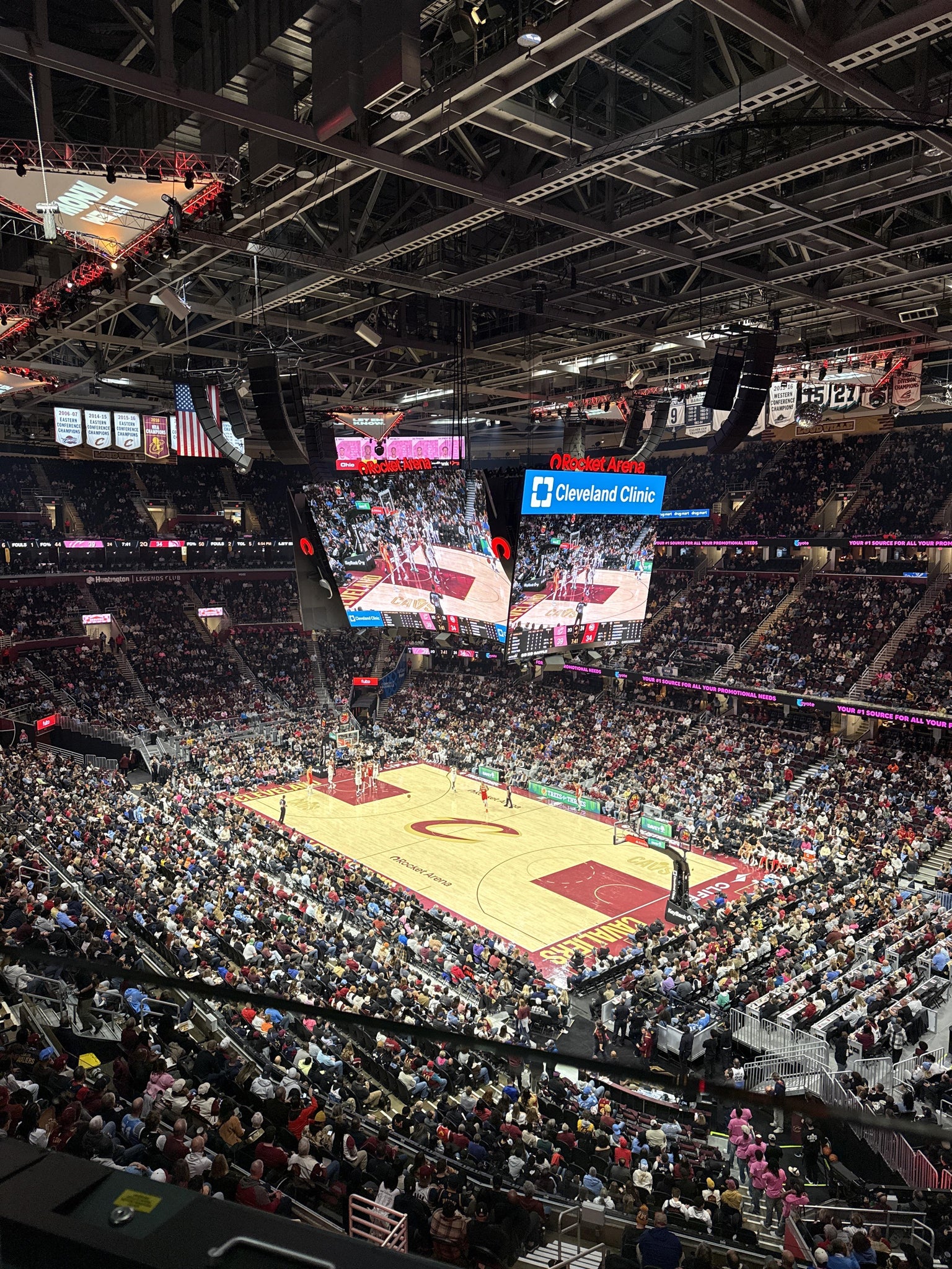 Vue réelle des fans prise de la Section 219 au site Rocket Arena par Erik d R
