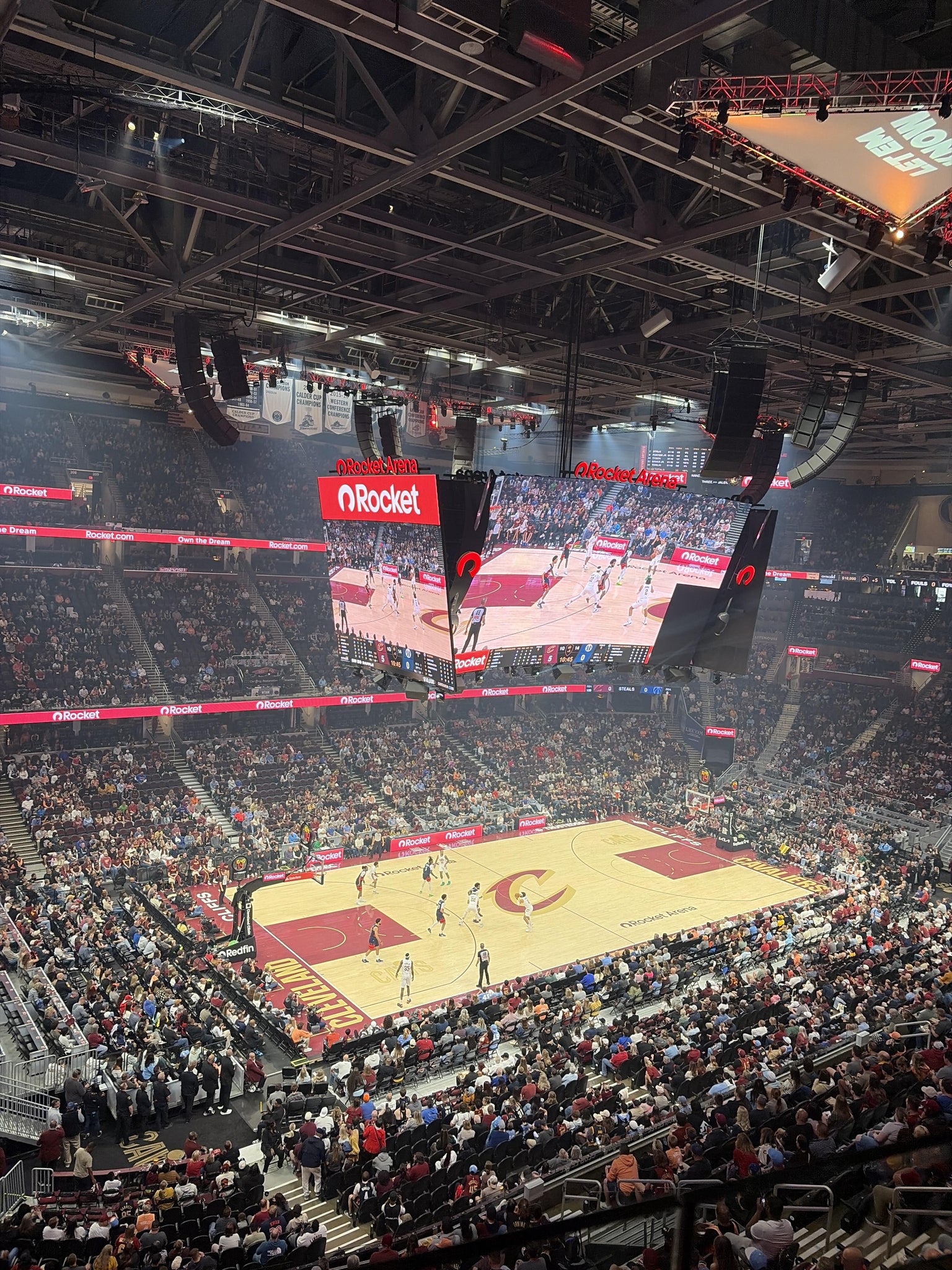Vue réelle des fans prise de la Section 227 au site Rocket Arena par John H
