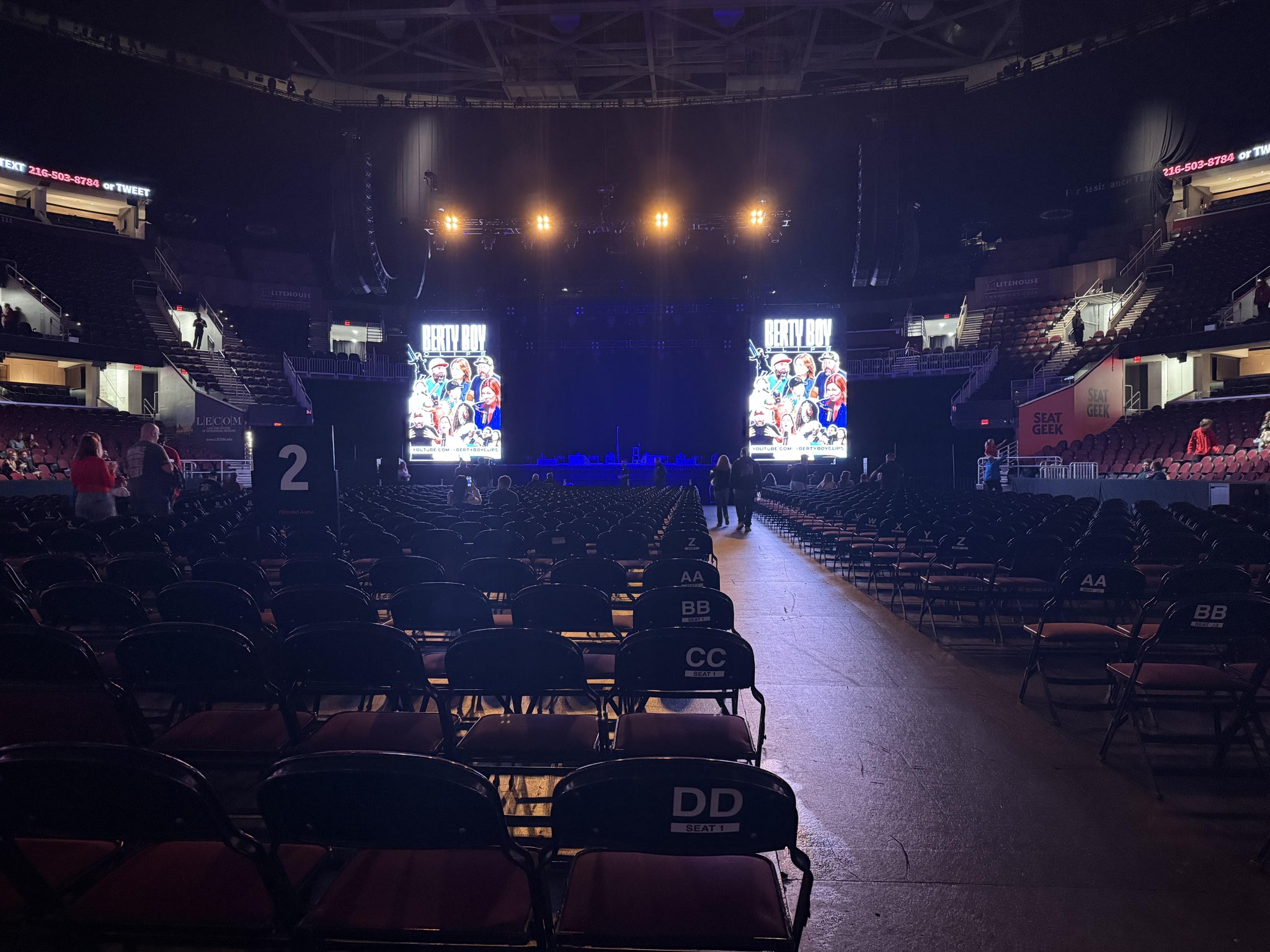 Vue réelle des fans prise de la Floor 5 au site Rocket Arena par Michael  K