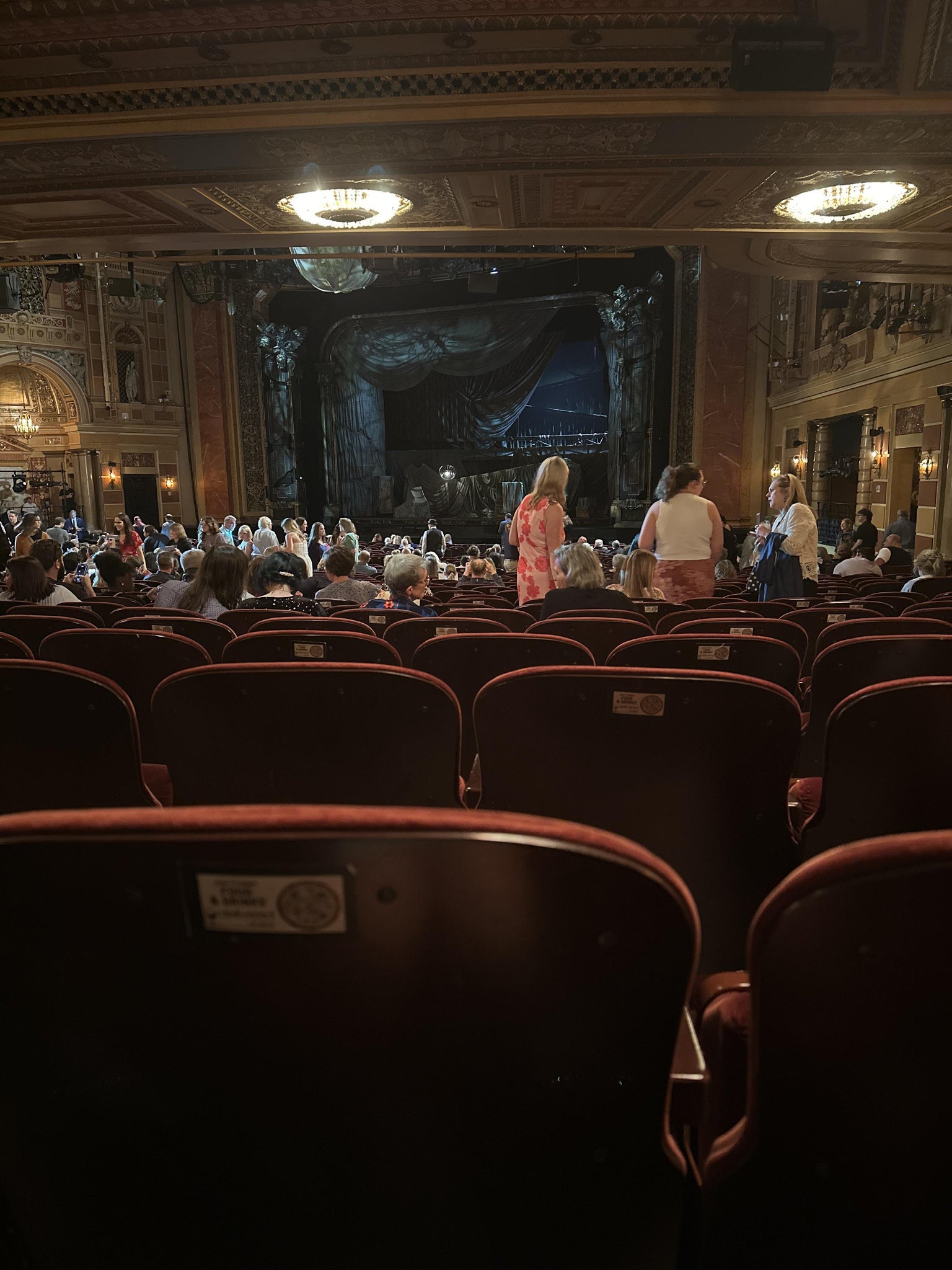 Vue réelle des fans prise de la Orchestra Right au site Saenger Theatre - New Orleans par Melanie H