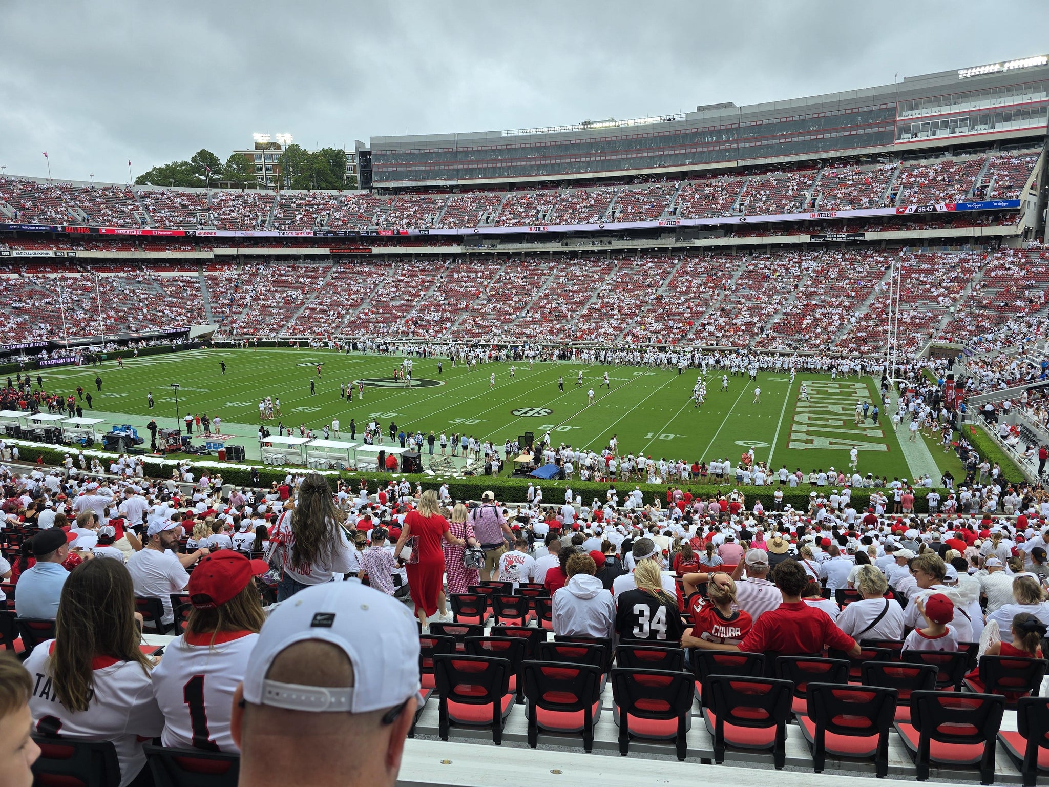 Vue réelle des fans prise de la Section 103 au site Sanford Stadium par Renee F