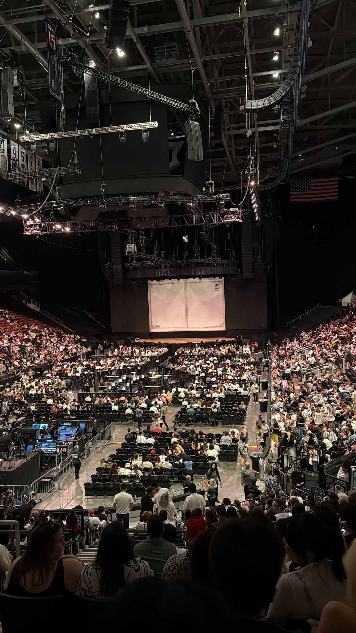 Vue réelle des fans prise de la Section 101 au site Scotiabank Arena par Zineb T
