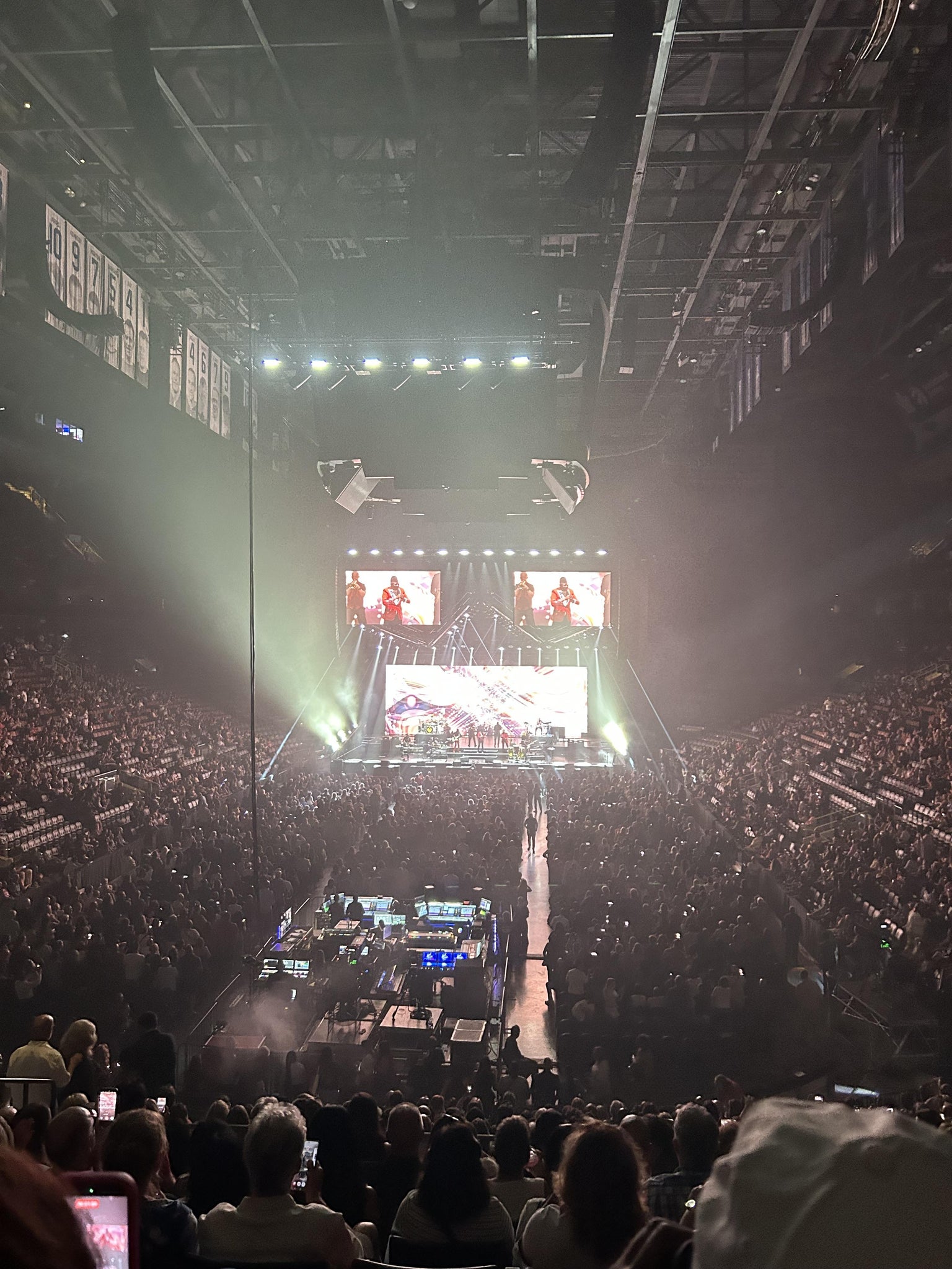 Vue réelle des fans prise de la Section 102 au site Scotiabank Arena par Helga T