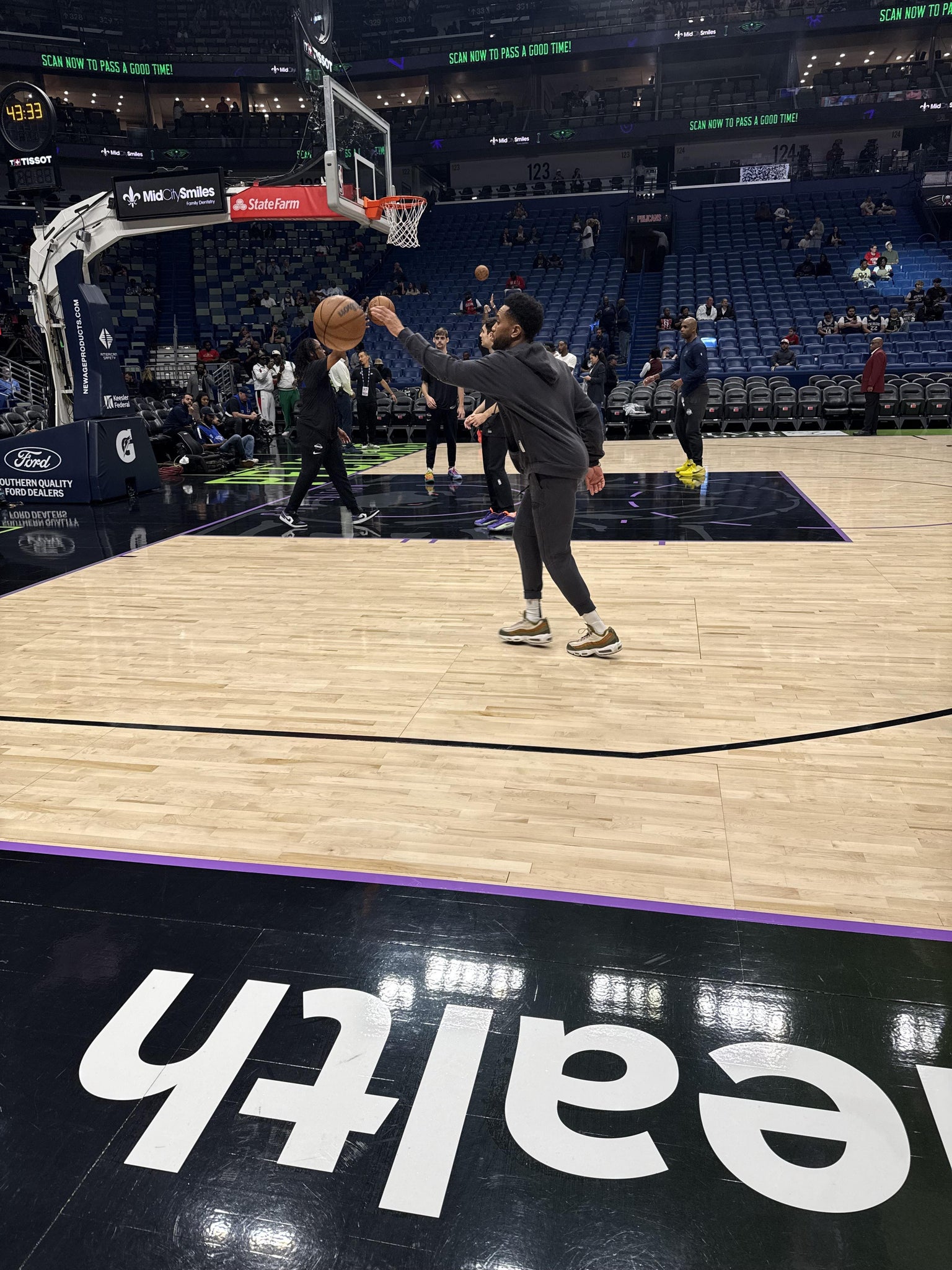 Real Fan View taken from 113 Floor at Smoothie King Center by Jonathan W