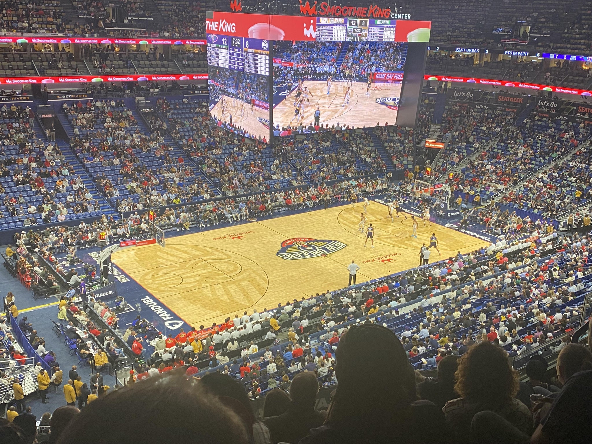 Vue réelle des fans prise de la Section 319 au site Smoothie King Center par Alexus C