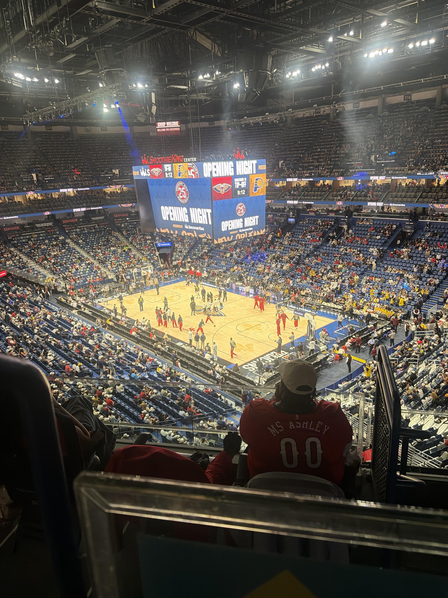 Vue réelle des fans prise de la Section 328 au site Smoothie King Center par Chris B
