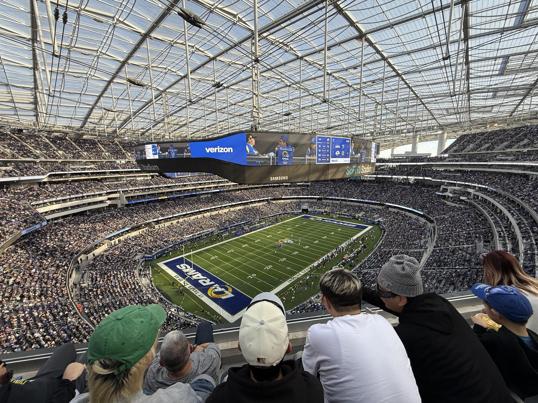 Vue réelle des fans prise de la Section 406 au site SoFi Stadium par Kyle D