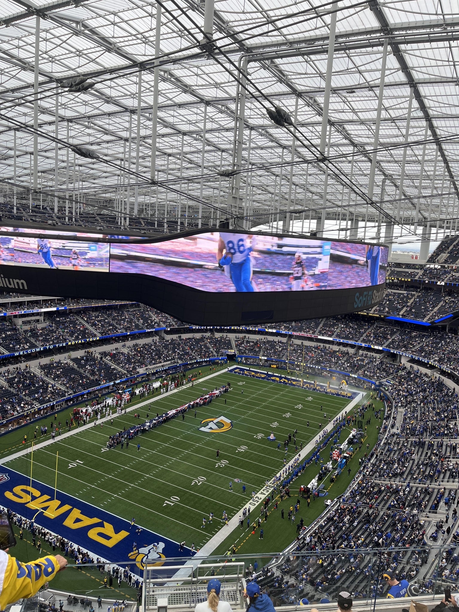 Vue réelle des fans prise de la Section 530 au site SoFi Stadium par Mia V