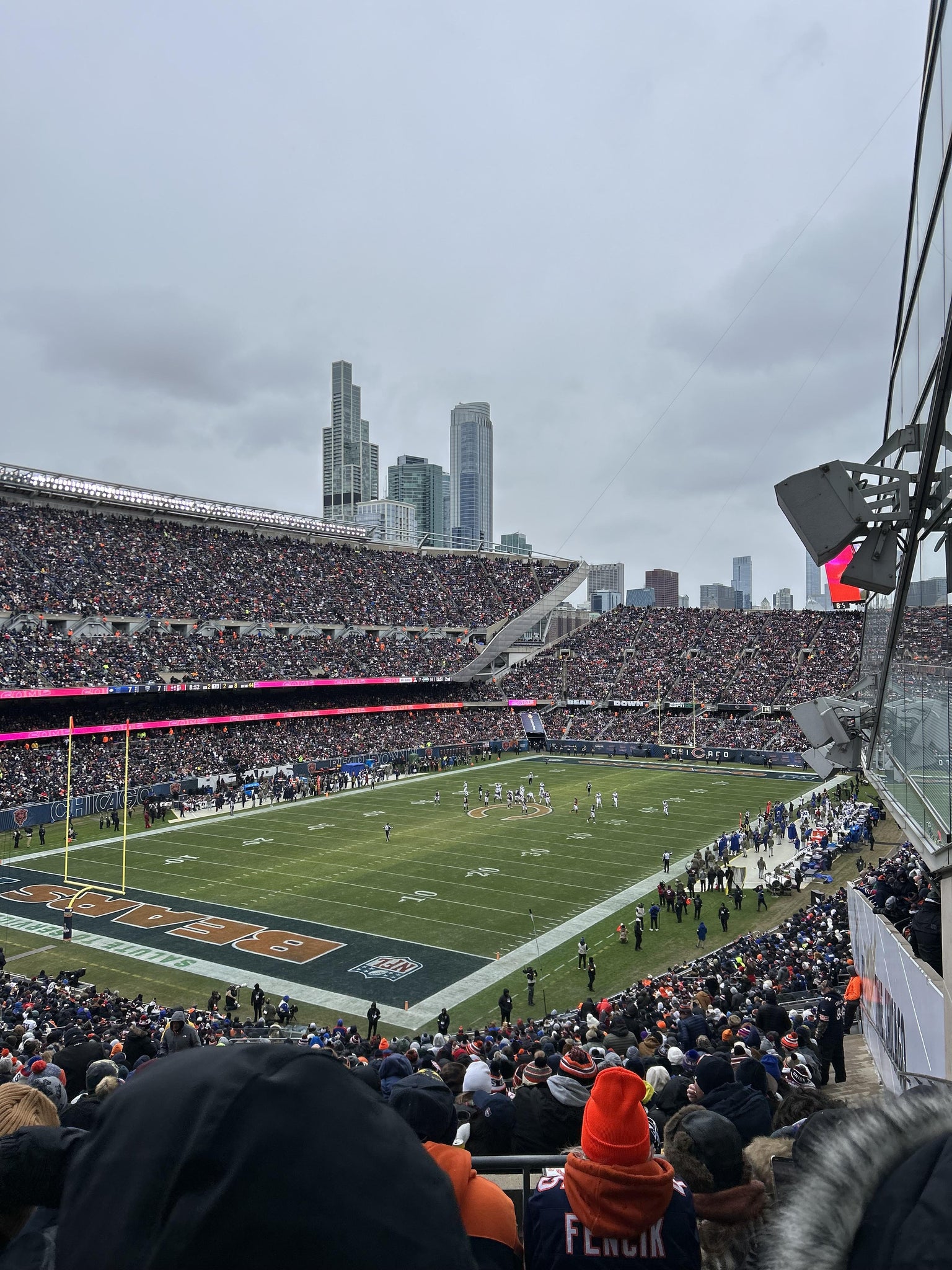Vue réelle des fans prise de la Section 318 au site Soldier Field par Jack A