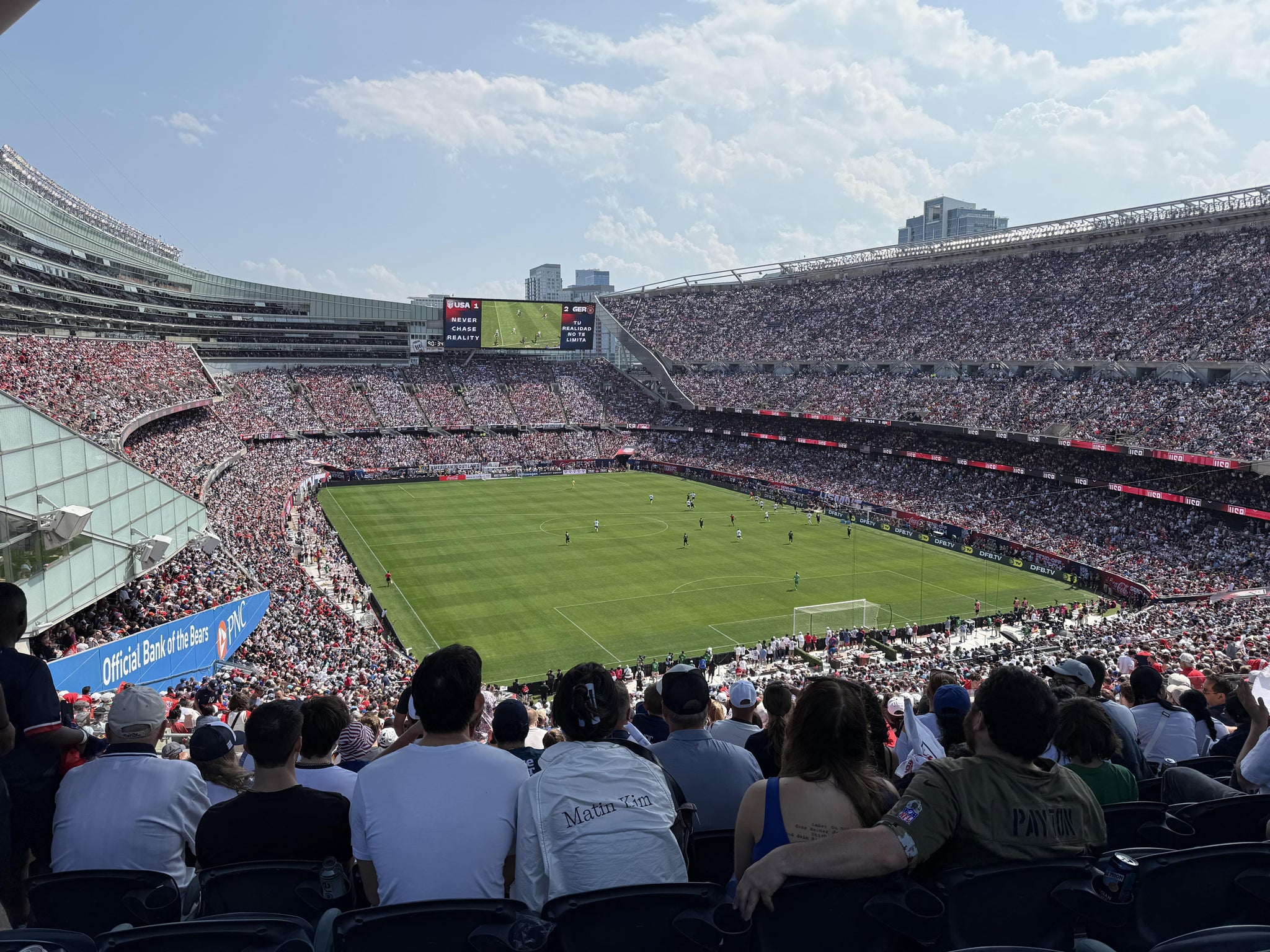 Vue réelle des fans prise de la Section 355 au site Soldier Field par Rommel G
