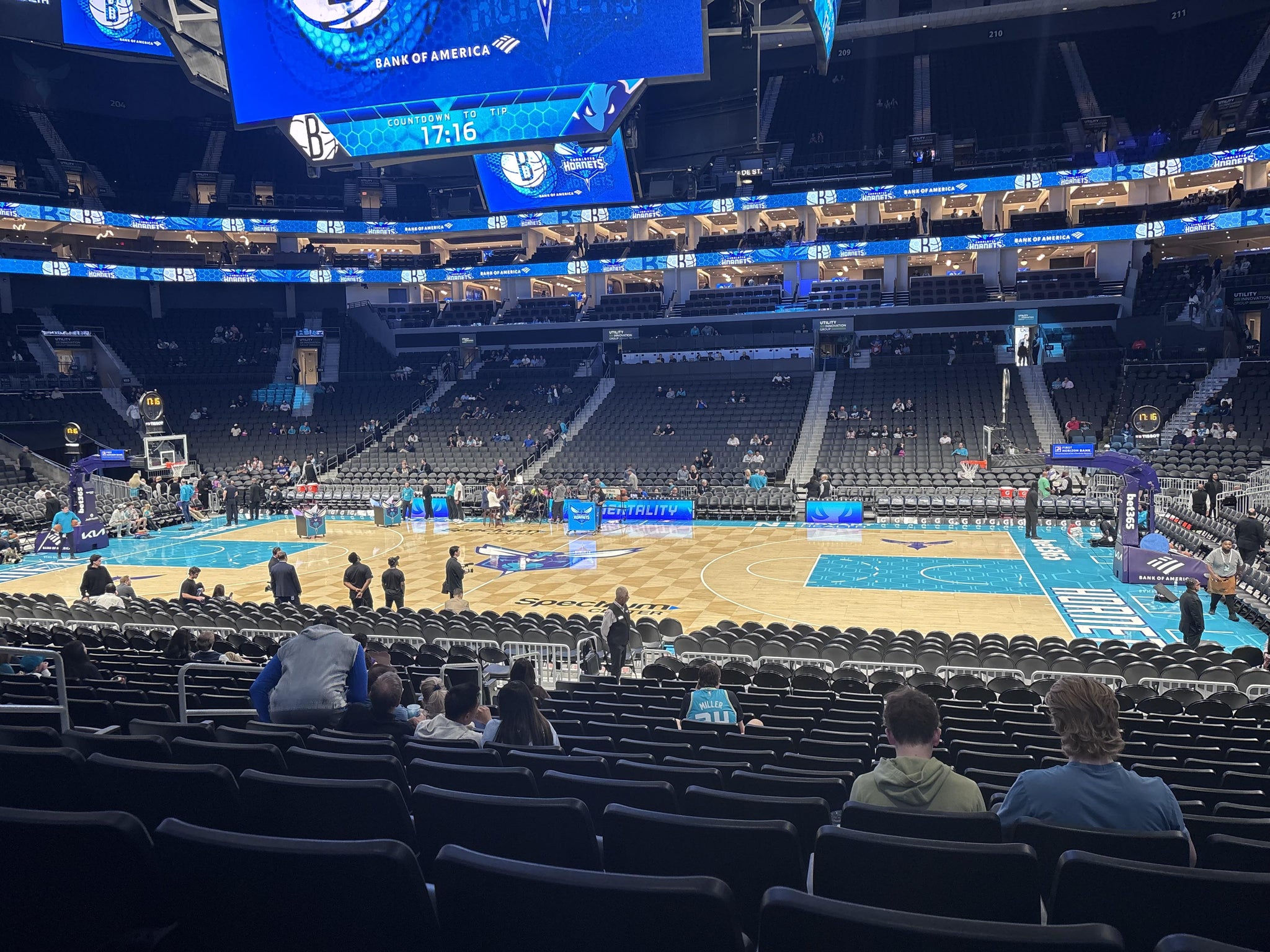 Vue réelle des fans prise de la Section 113 au site Spectrum Center - Charlotte par Zach R