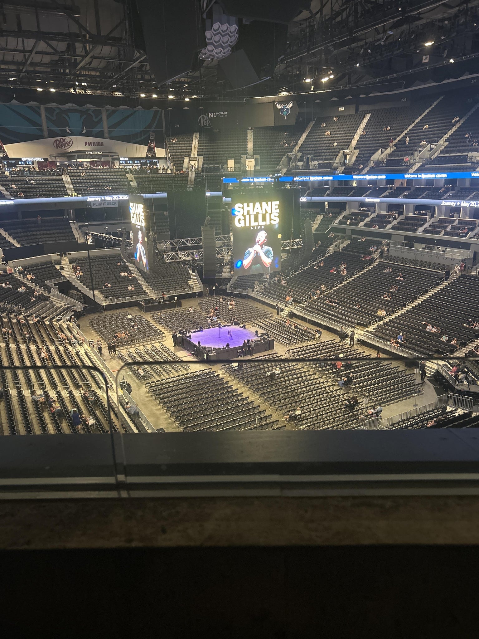 Vue réelle des fans prise de la Section 203 au site Spectrum Center - Charlotte par Kristen R