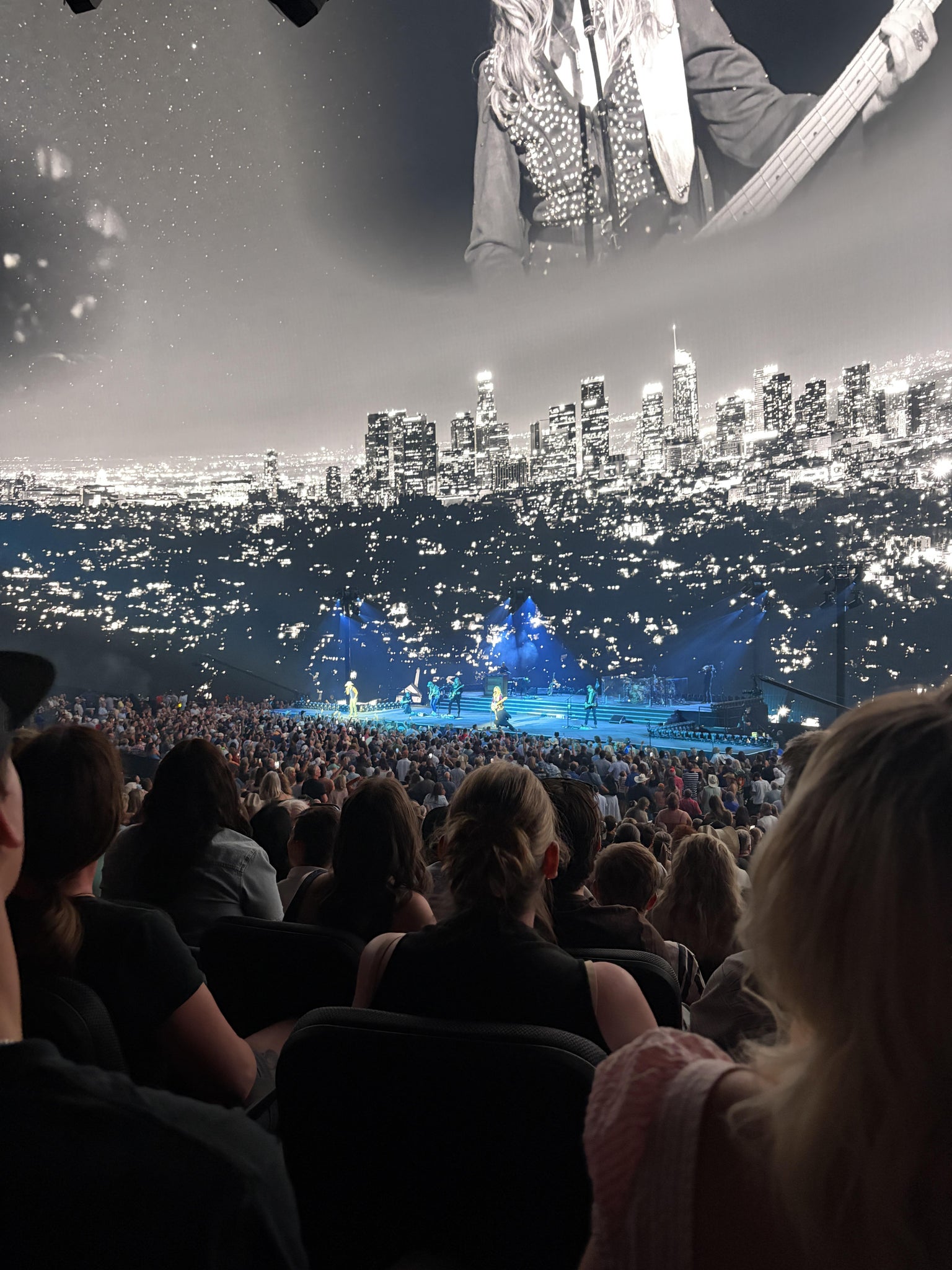 Vue réelle des fans prise de la Section 108 au site Sphere par Julia D
