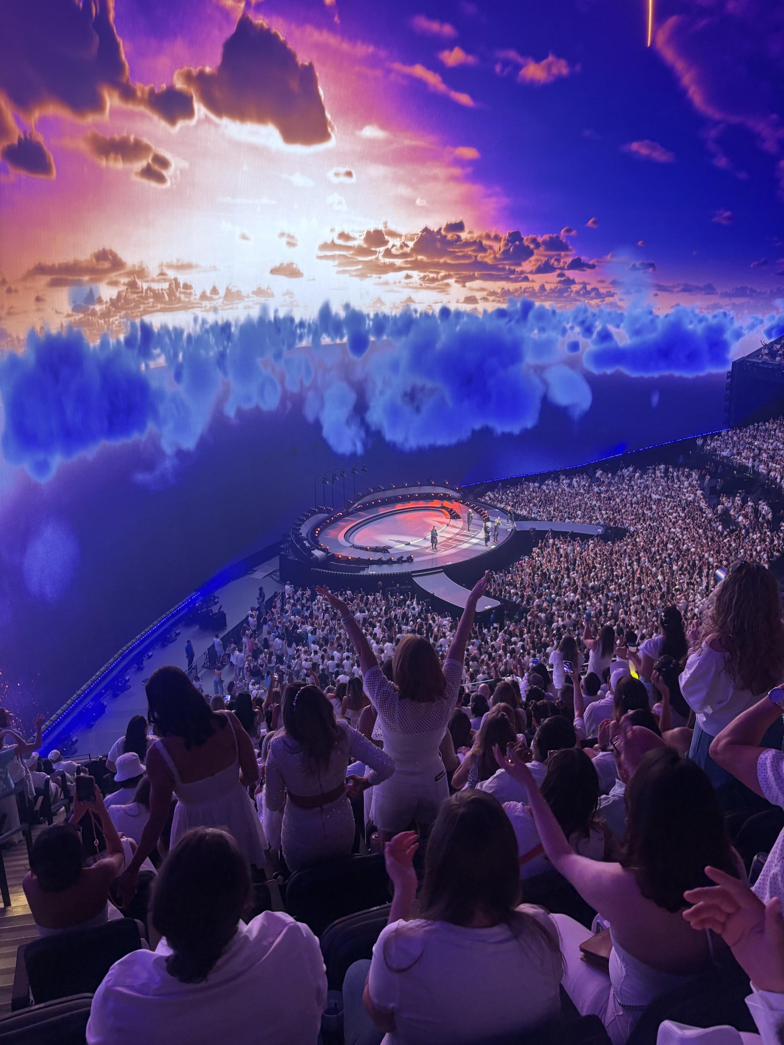 Vue réelle des fans prise de la Section 202 au site Sphere par Anonymous User