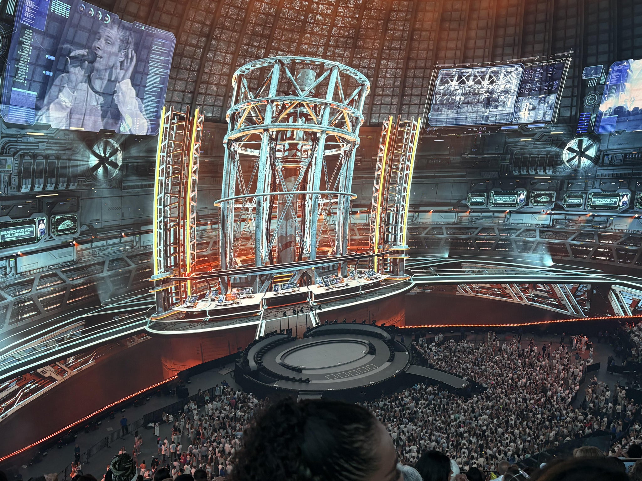 Vue réelle des fans prise de la Section 303 au site Sphere par Elizabeth M