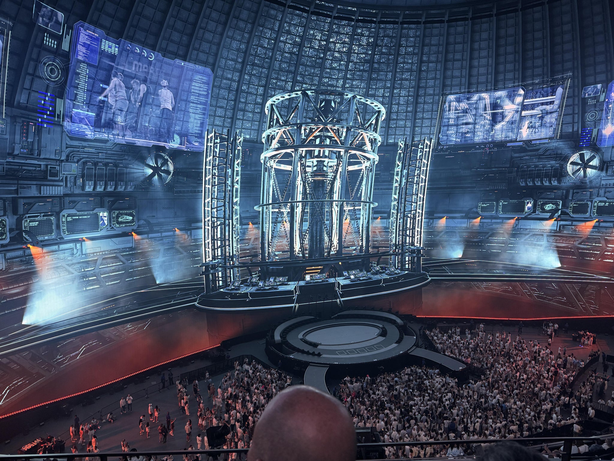 Vue réelle des fans prise de la Section 304 au site Sphere par Ryan W